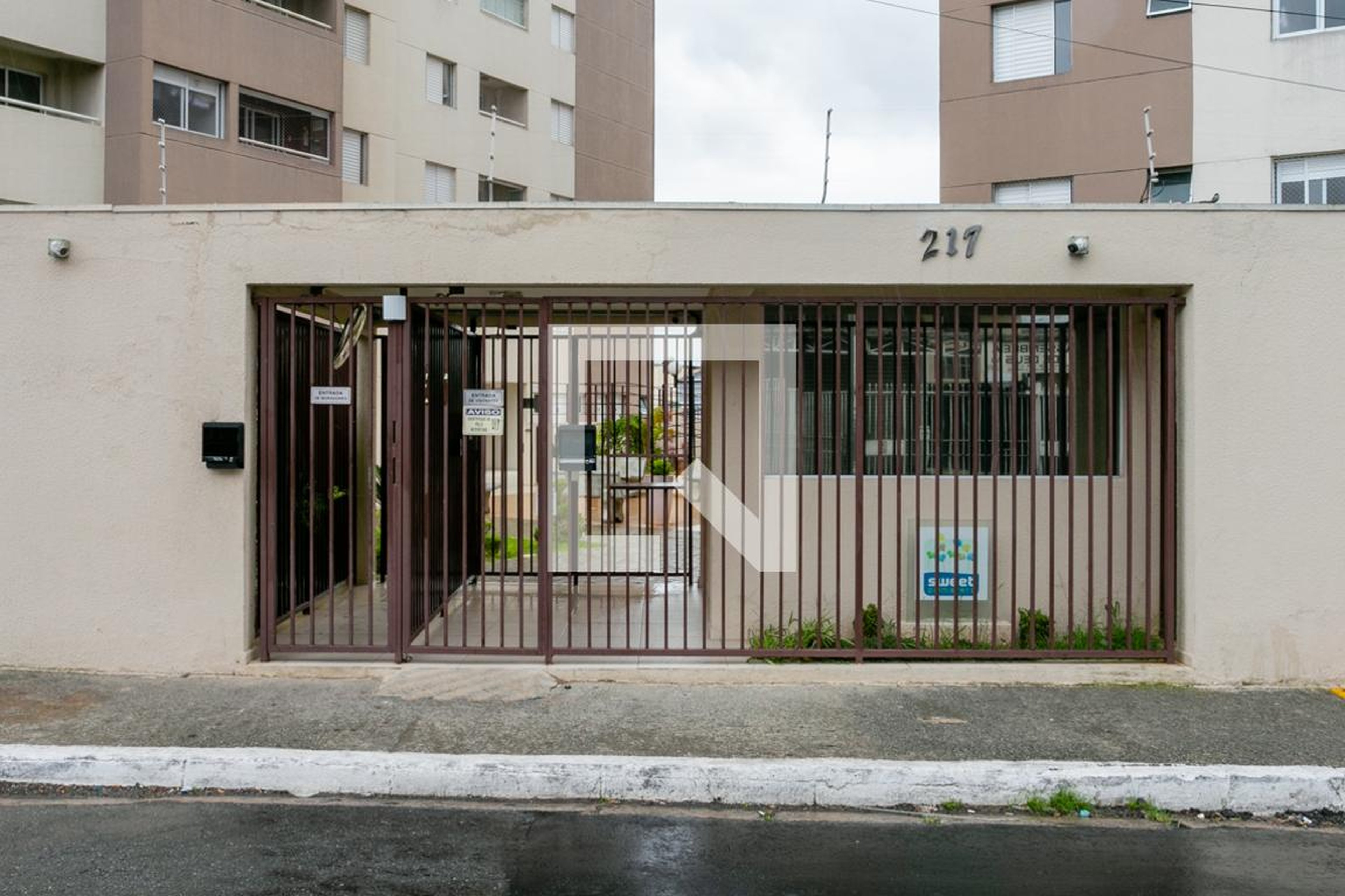 Fachada do condomínio Condomínio Sweet Primavera