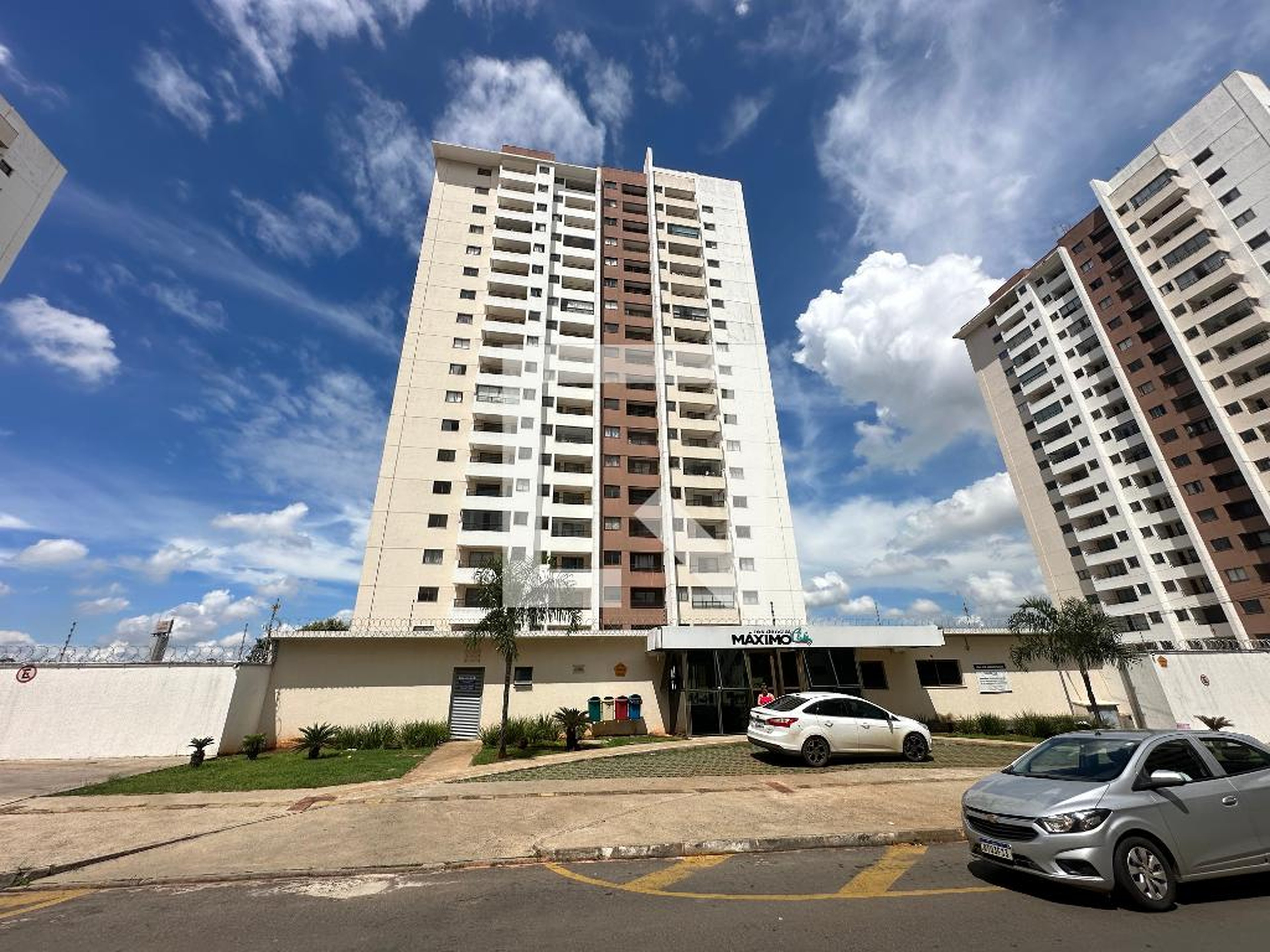 Fachada Condomínio em Rua Treze, 0