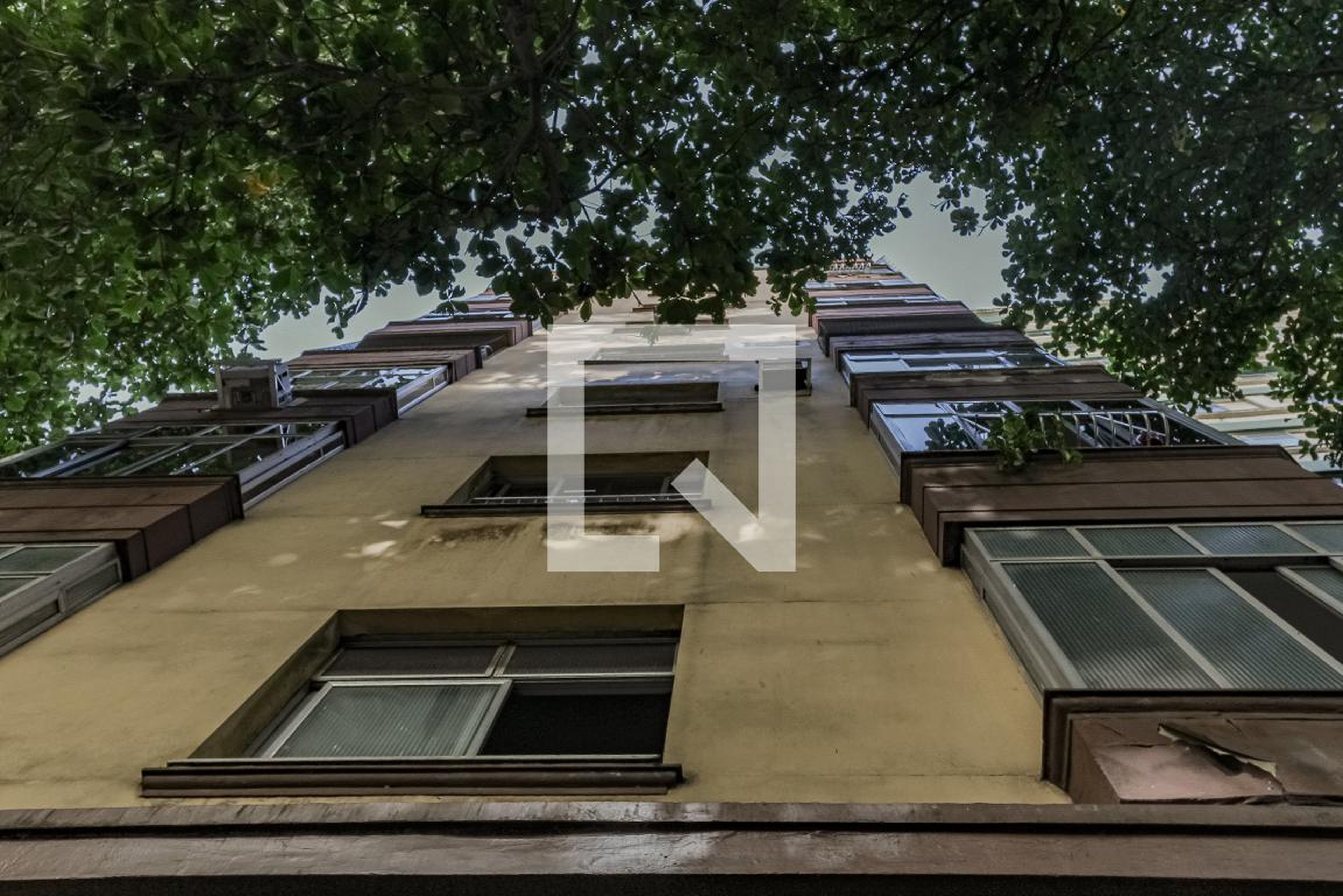 Fachada do Prédio Condomínio em Rua Paula Freitas, 50