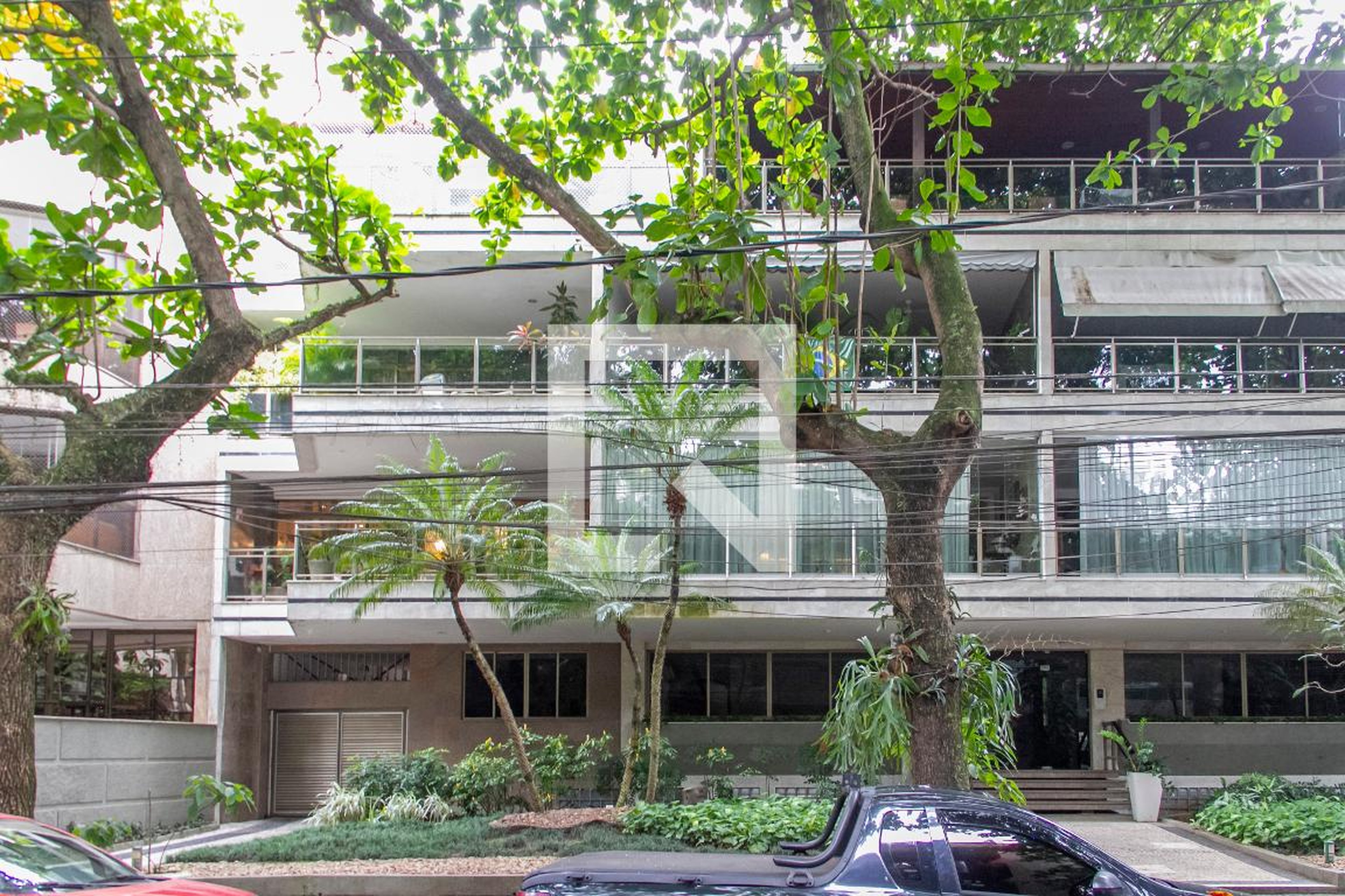 Fachada Condomínio em Rua Ivone Cavaleiro, 150