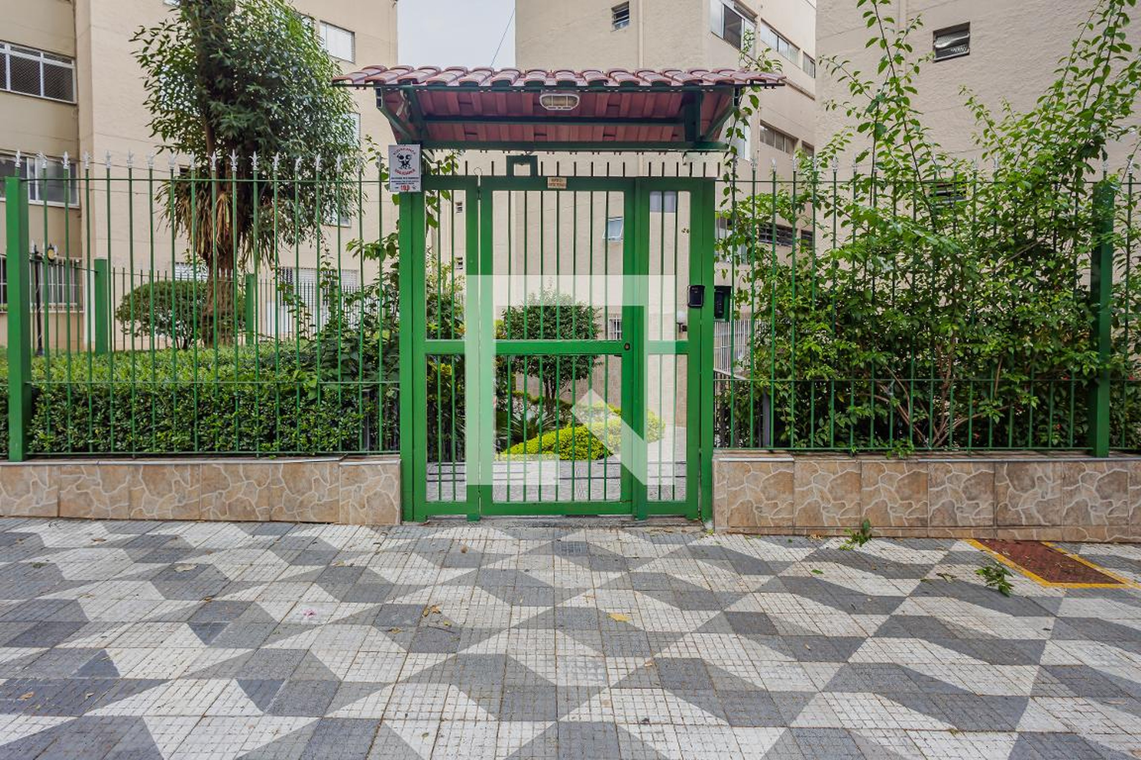 Fachada Condomínio em Rua Ariqueme, 46