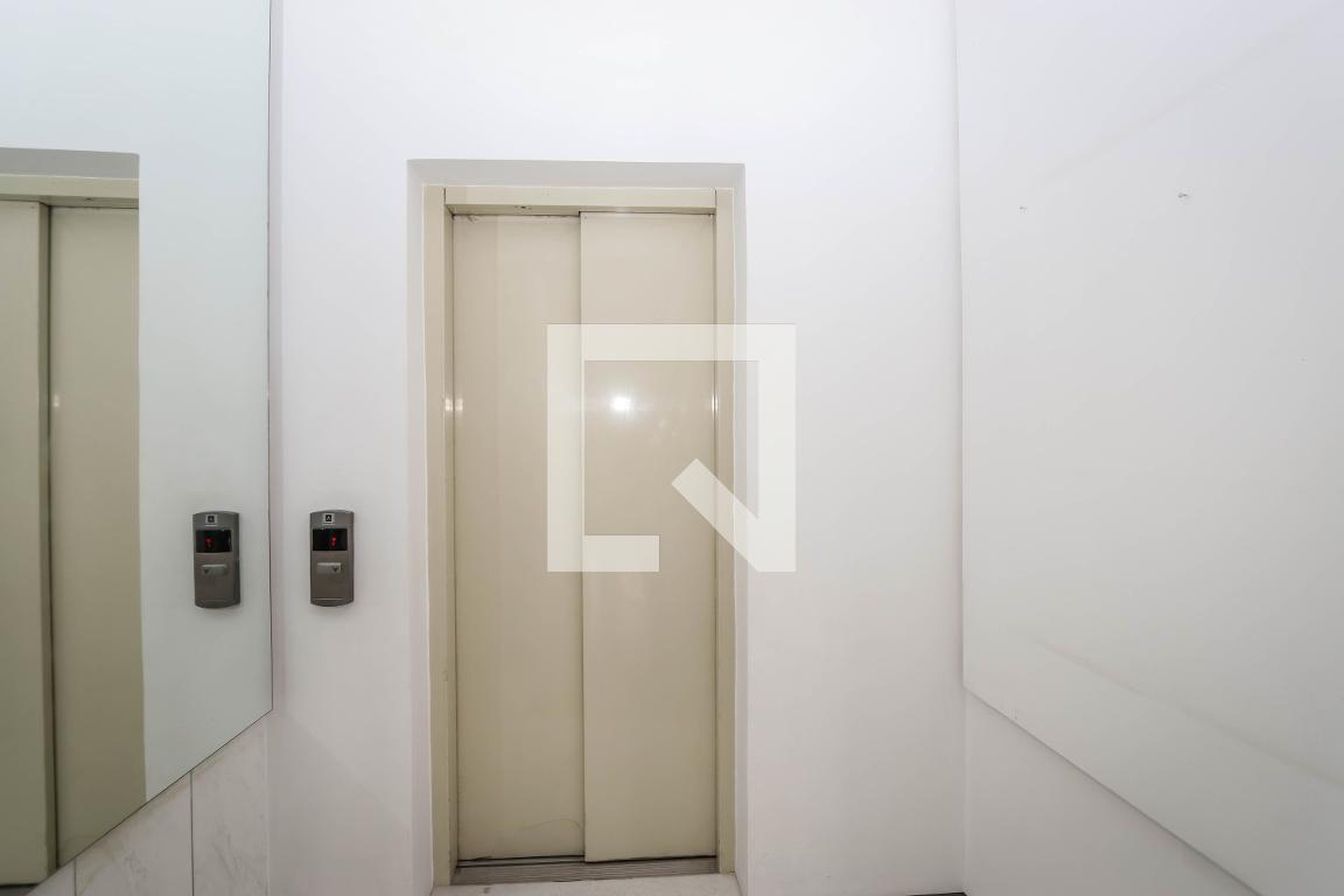 Hall de entrada - Barão de Lorena