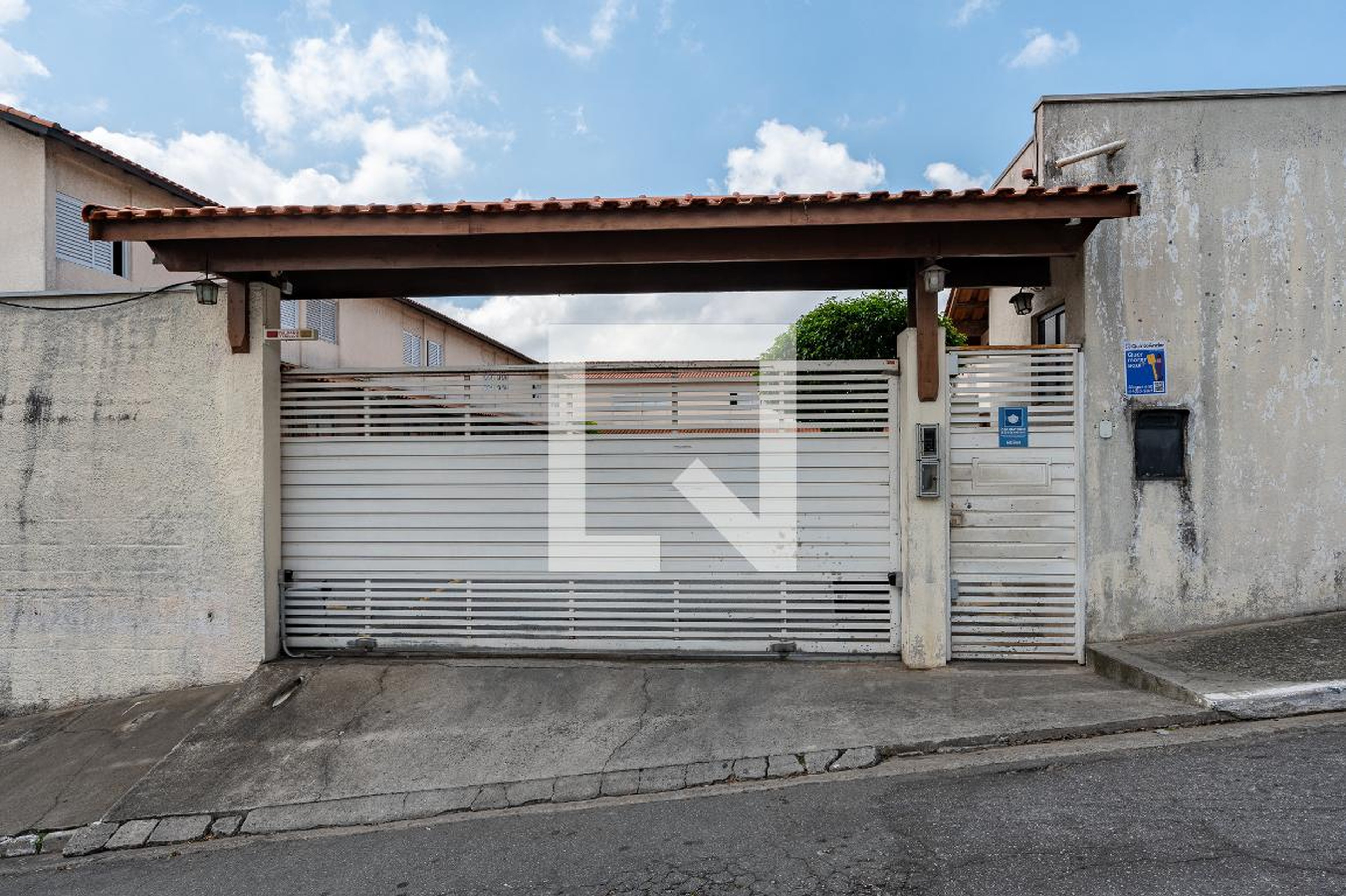 Fachada Condomínio em Rua Santa Cruz do Rio Pardo, 201