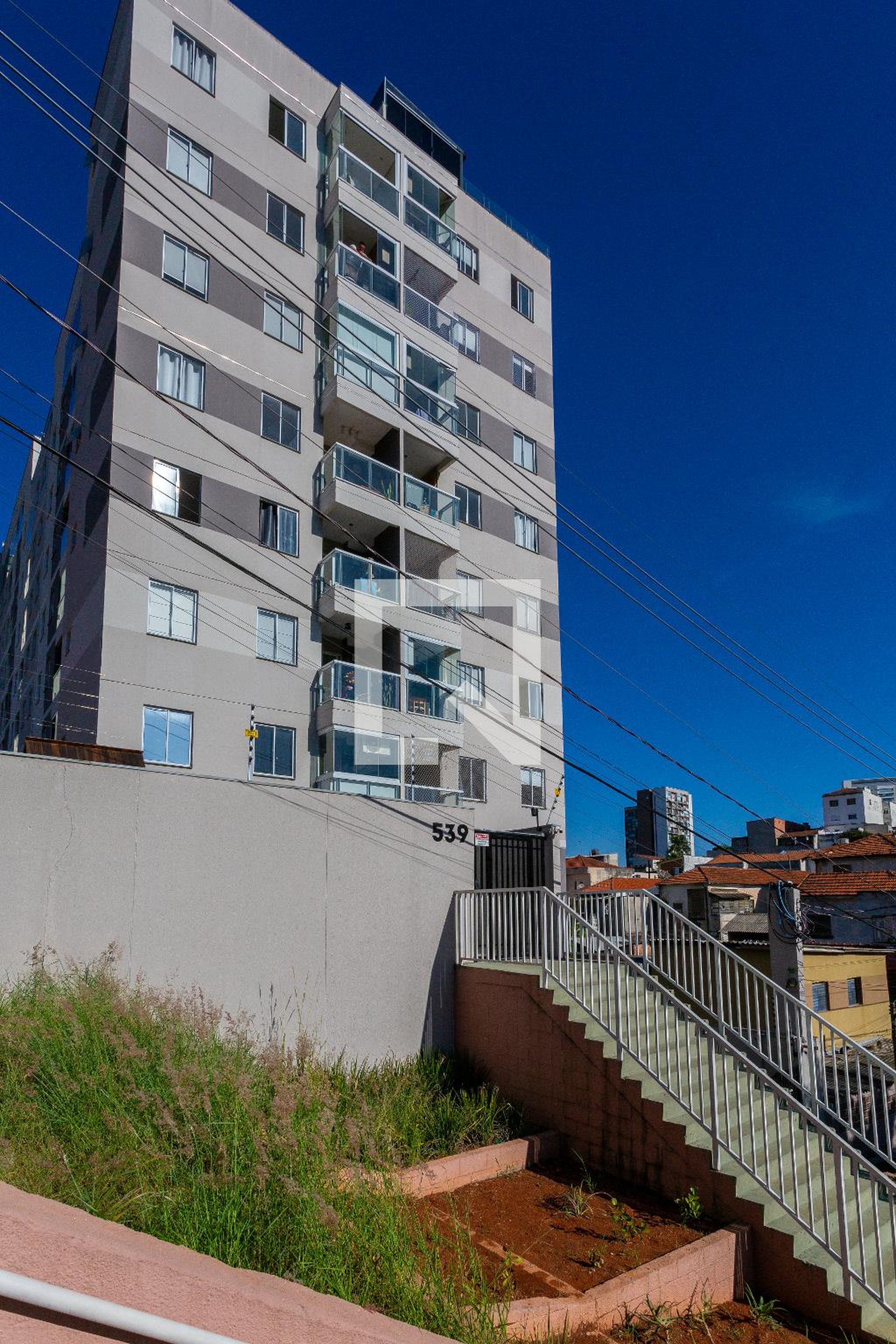 Fachada Condomínio em Rua Mariano Procópio, 548