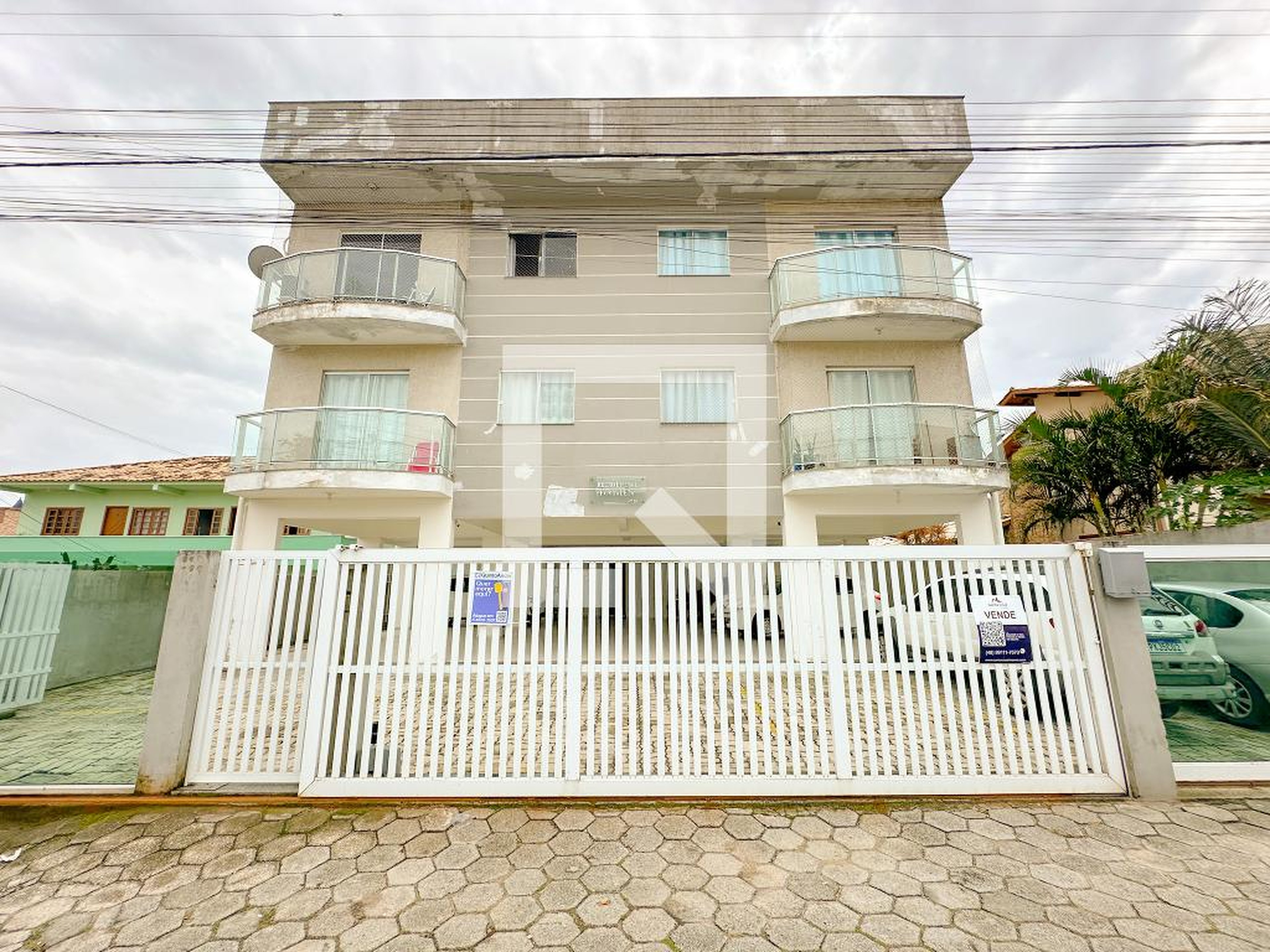 Fachada Condomínio em Rua Laurindo Elias de Oliveira, 53