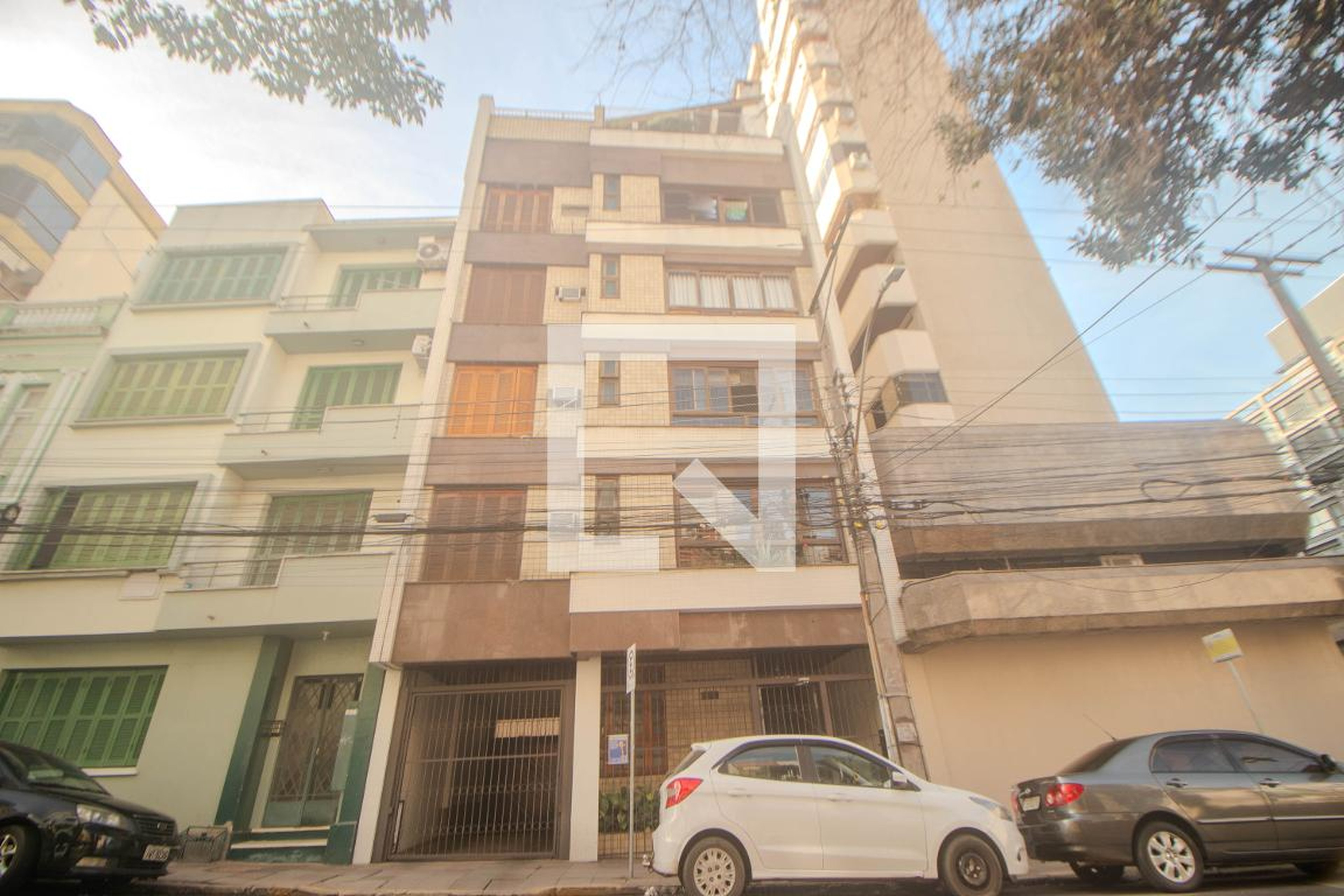 Fachada Condomínio em Rua Doutor Barros Cassal, 542