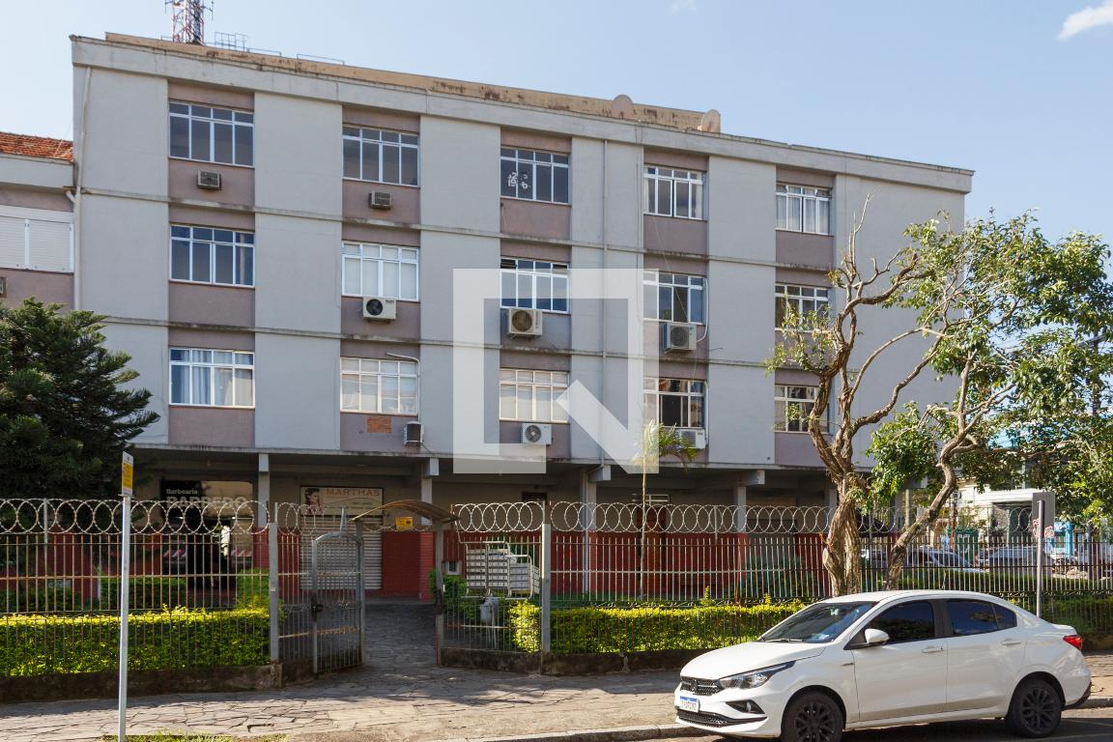 Fachada Condomínio em Rua Barbedo, 756