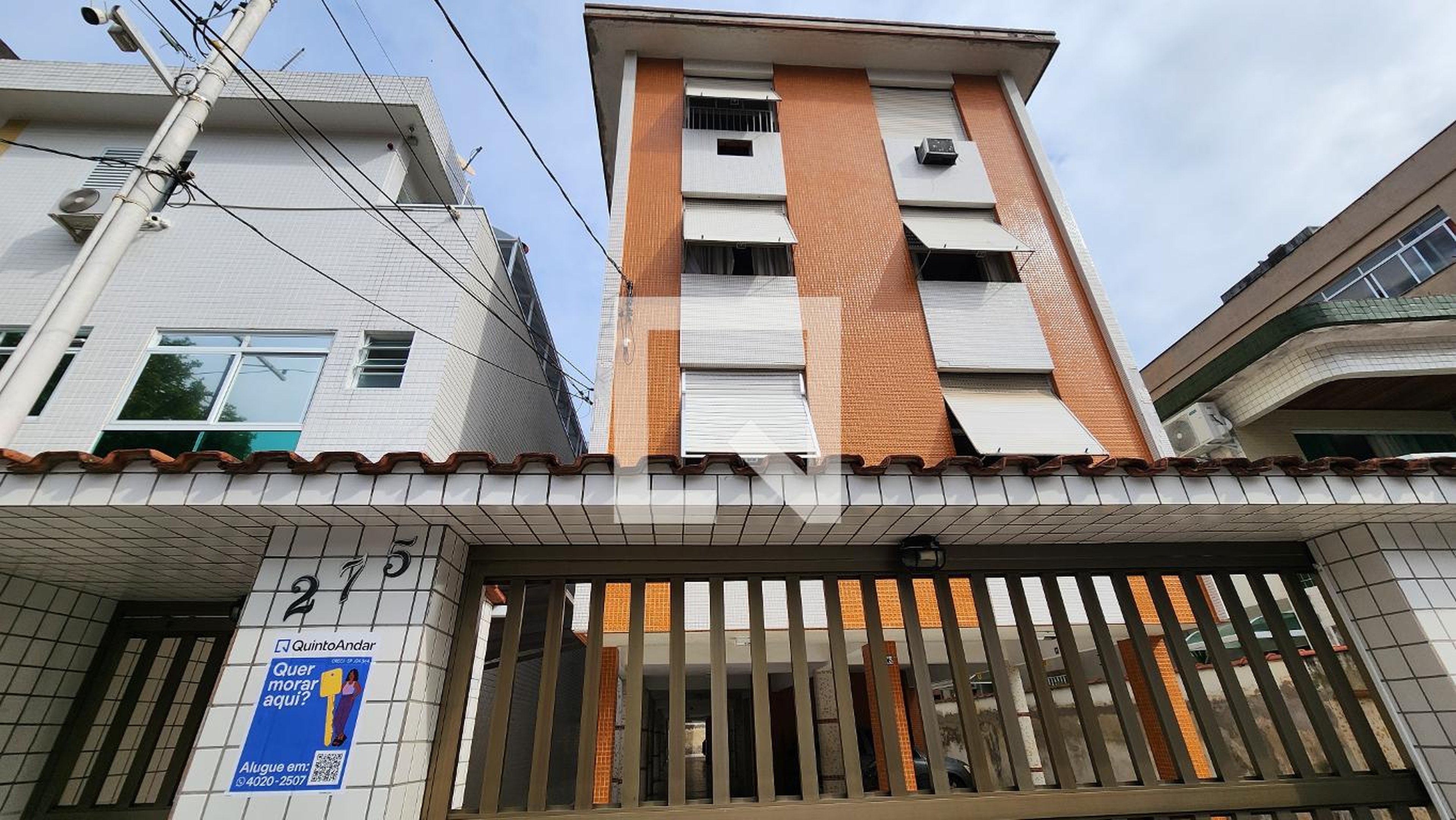 Fachada do Prédio Condomínio em Rua Evaristo da Veiga, 275