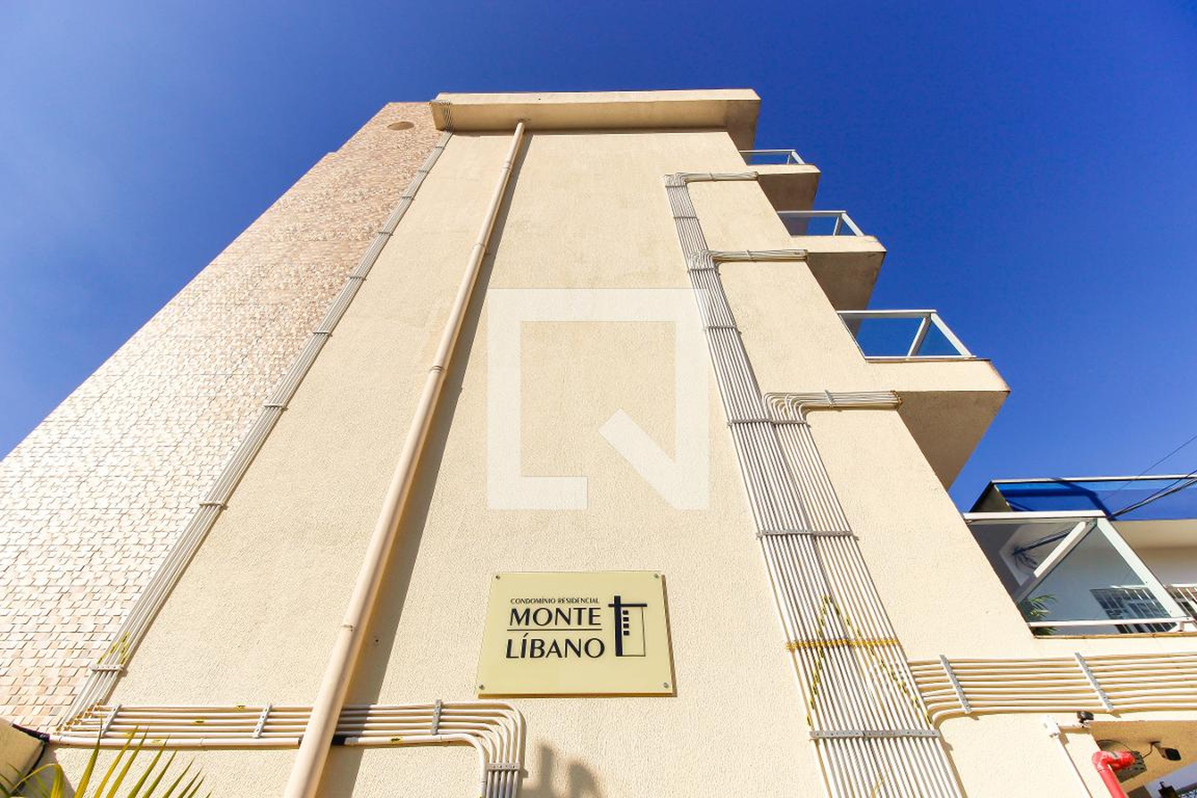 Fachada do Prédio Condomínio em Rua Maria Carlota, 377