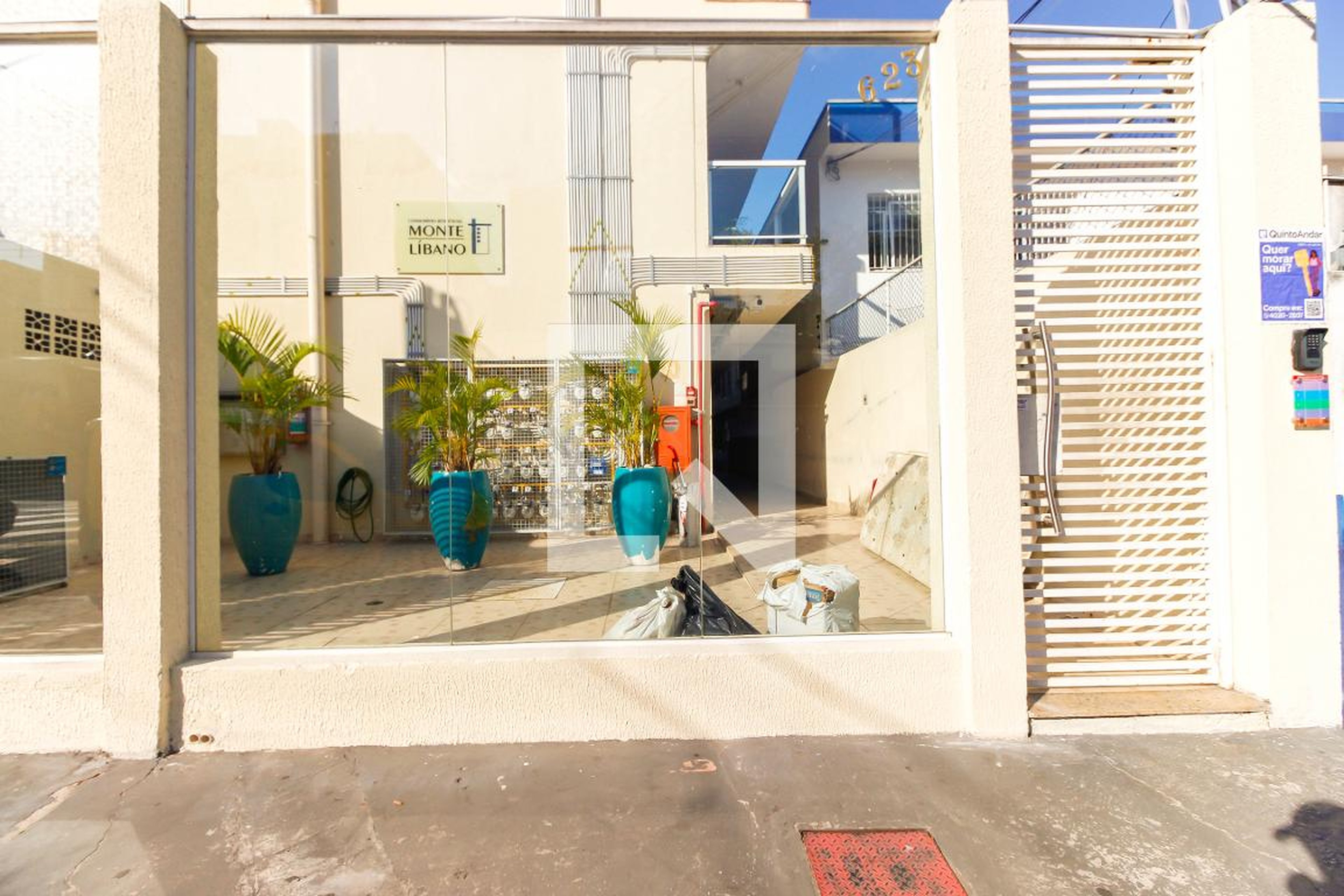 Fachada Condomínio em Rua Maria Carlota, 377