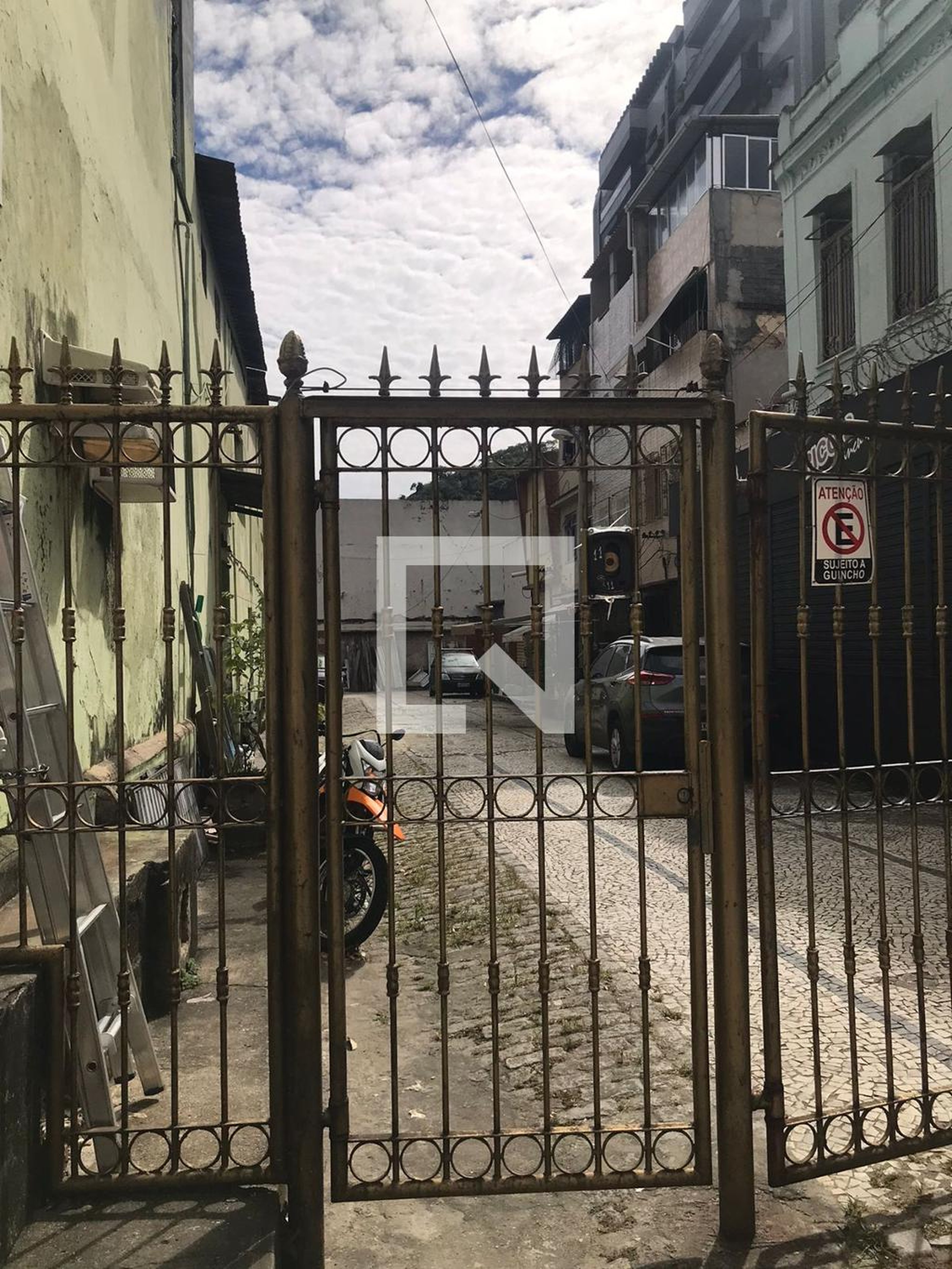 Fachada Condomínio em Rua Conde de Bonfim, 254