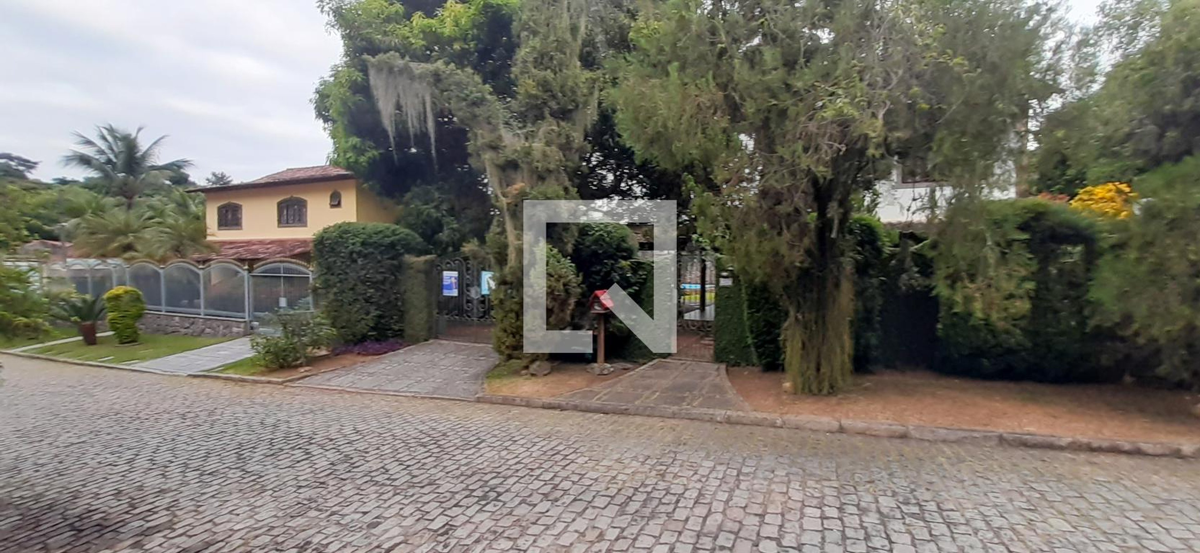 Fachada Condomínio em Rua Antônio da Costa Magalhães, 237