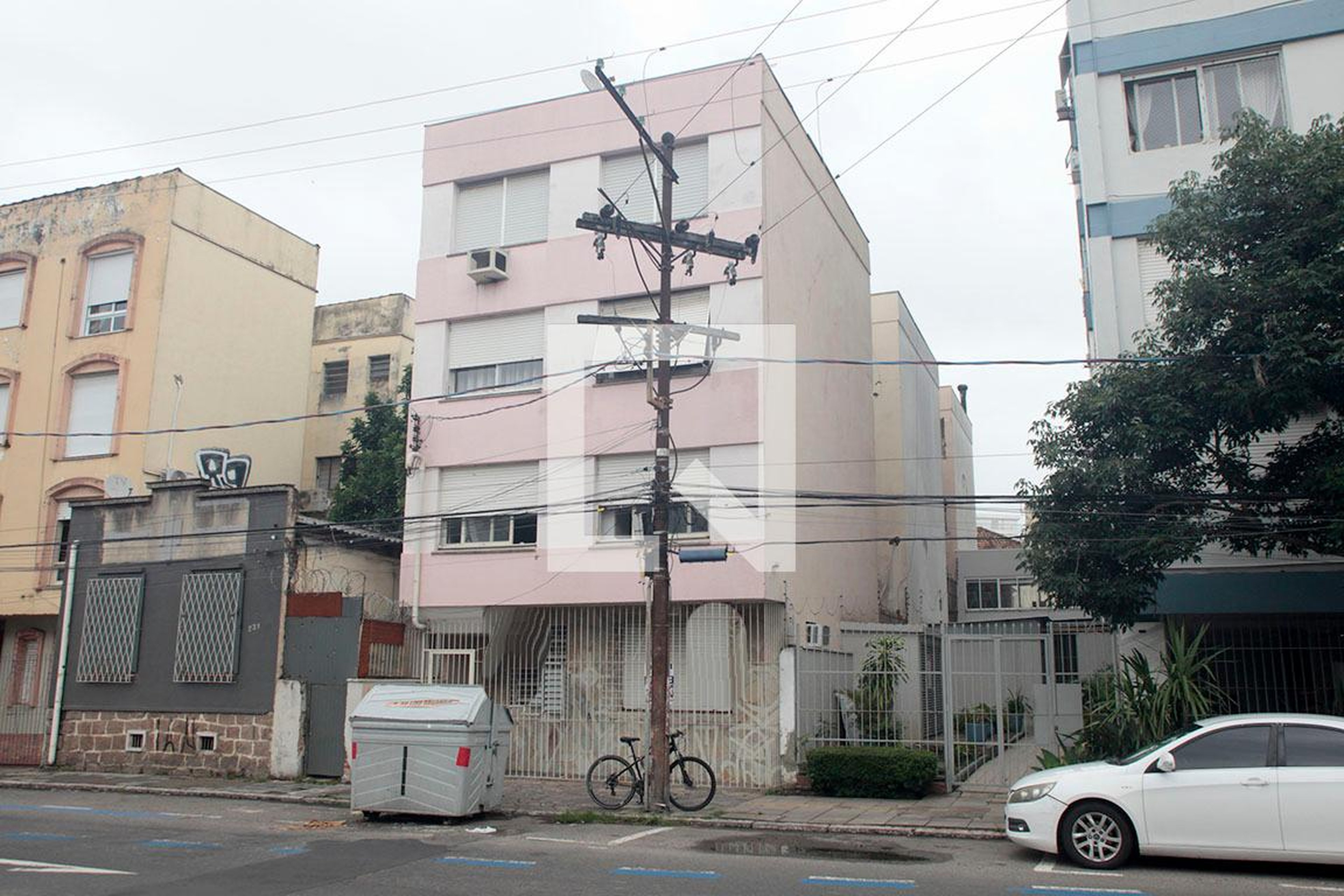 Fachada Condomínio em Rua Silva Só, 223