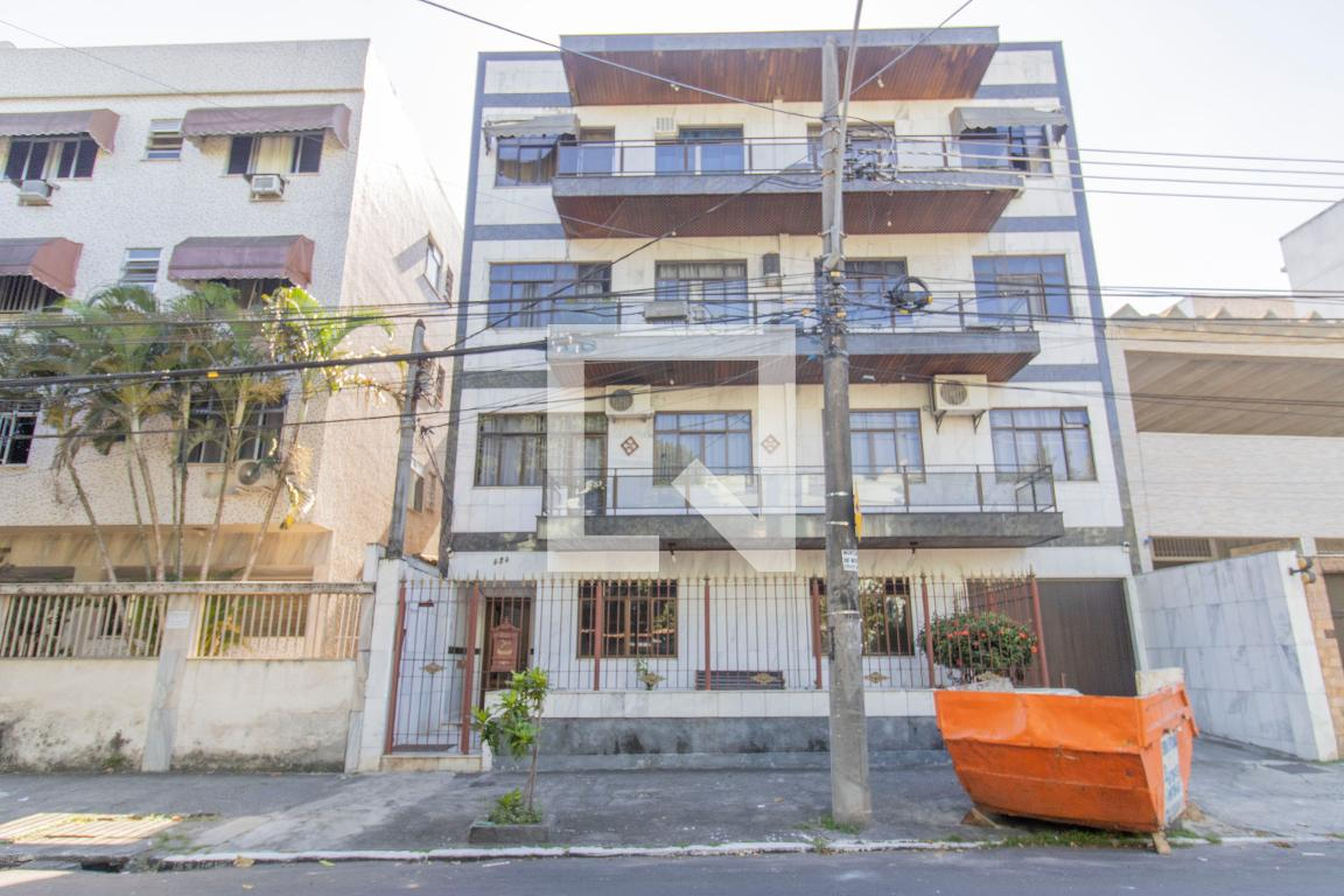 Fachada Condomínio em Rua Manuel de Araújo, 424