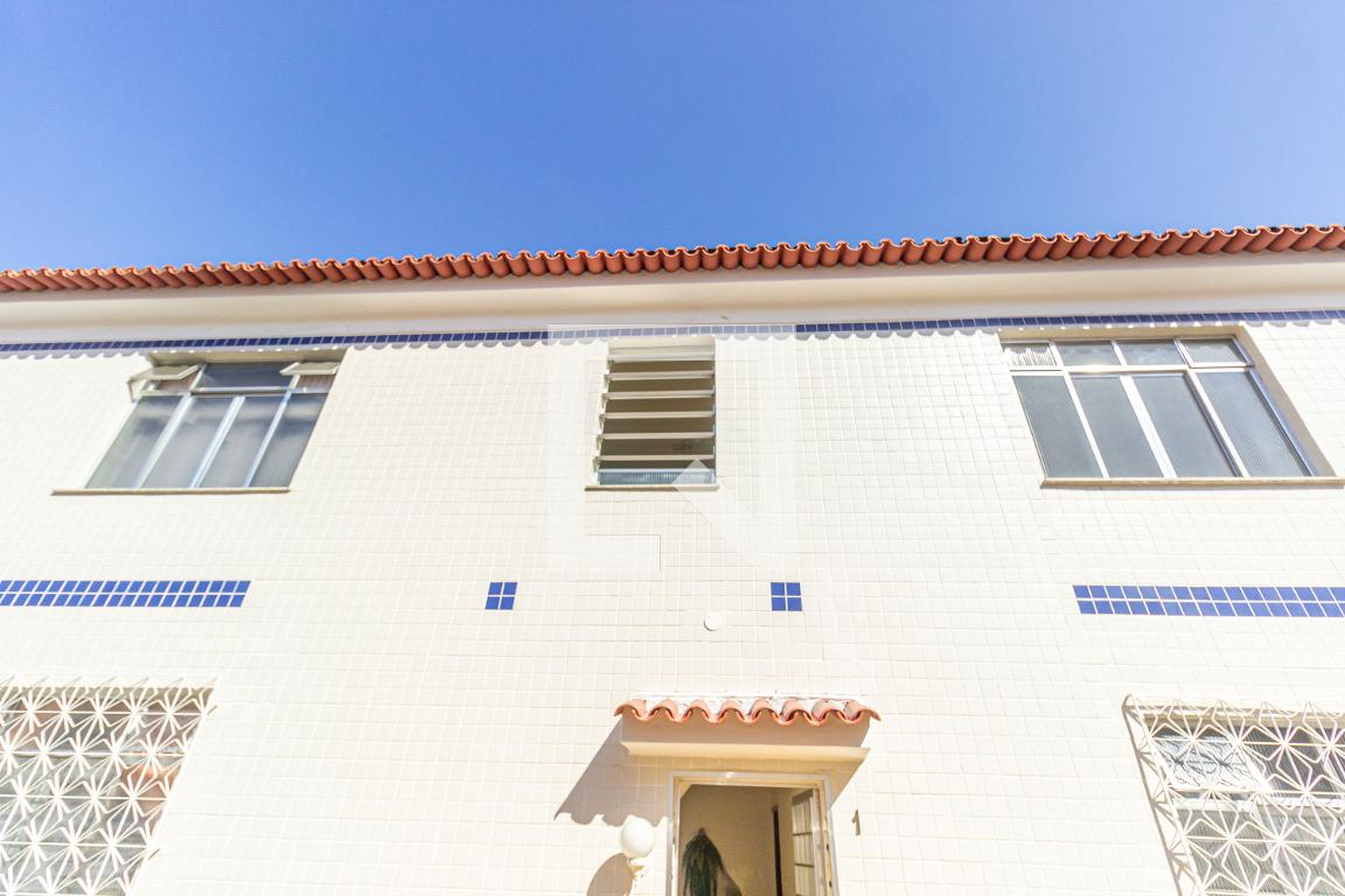 Fachada Condomínio em Estrada Intendente Magalhães, 67