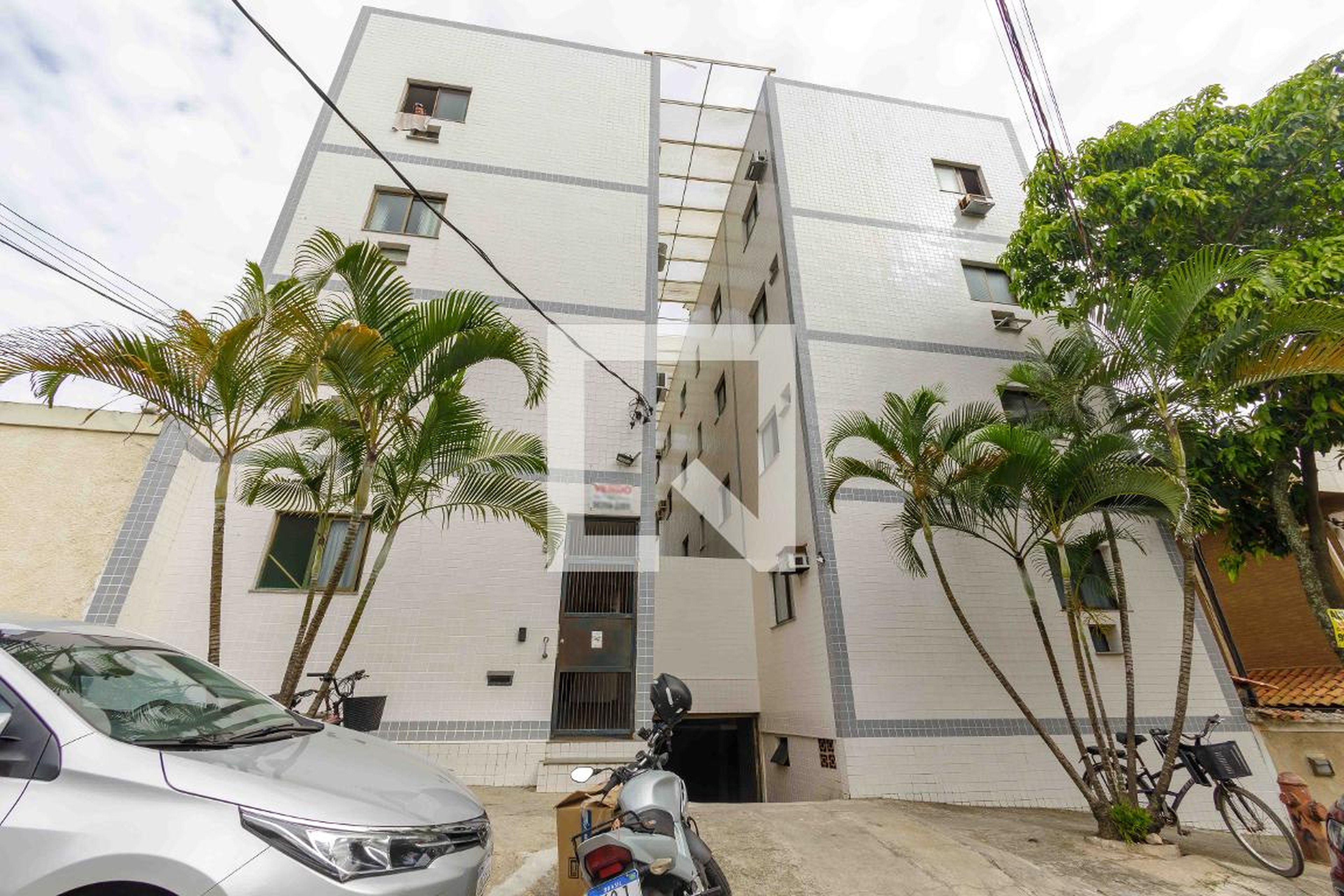 Fachada Condomínio em Rua Tres-w, 09