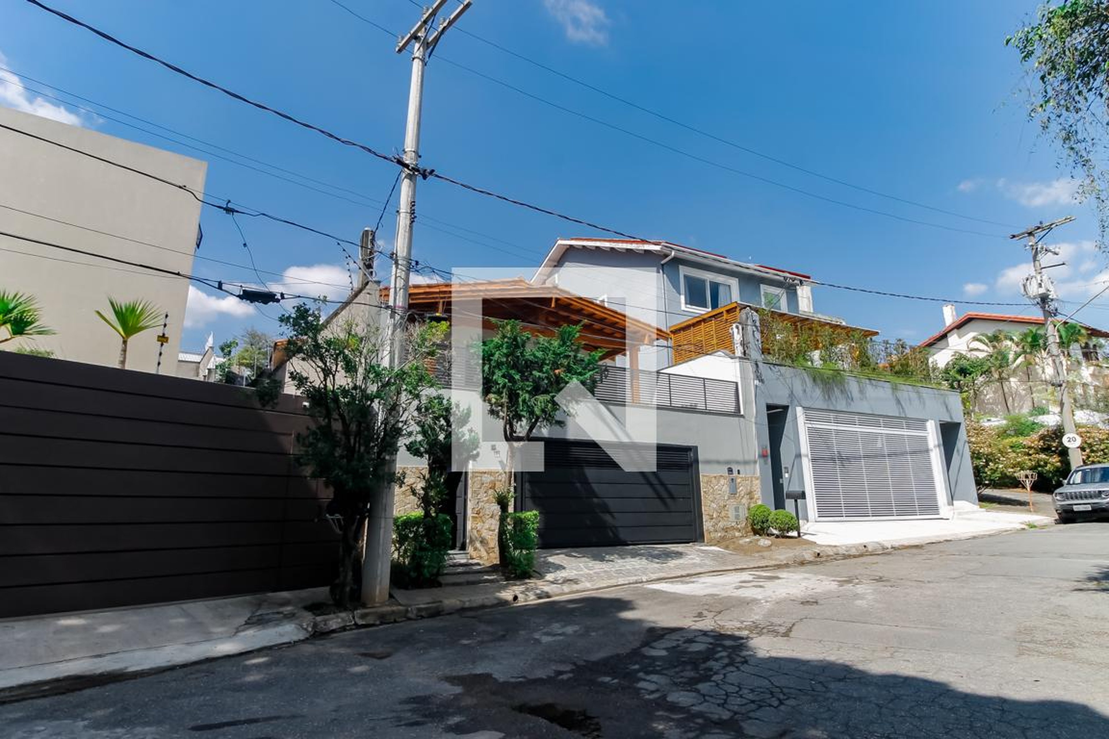 Fachada Condomínio em Rua Doutor Rubéns Maragliano, 121