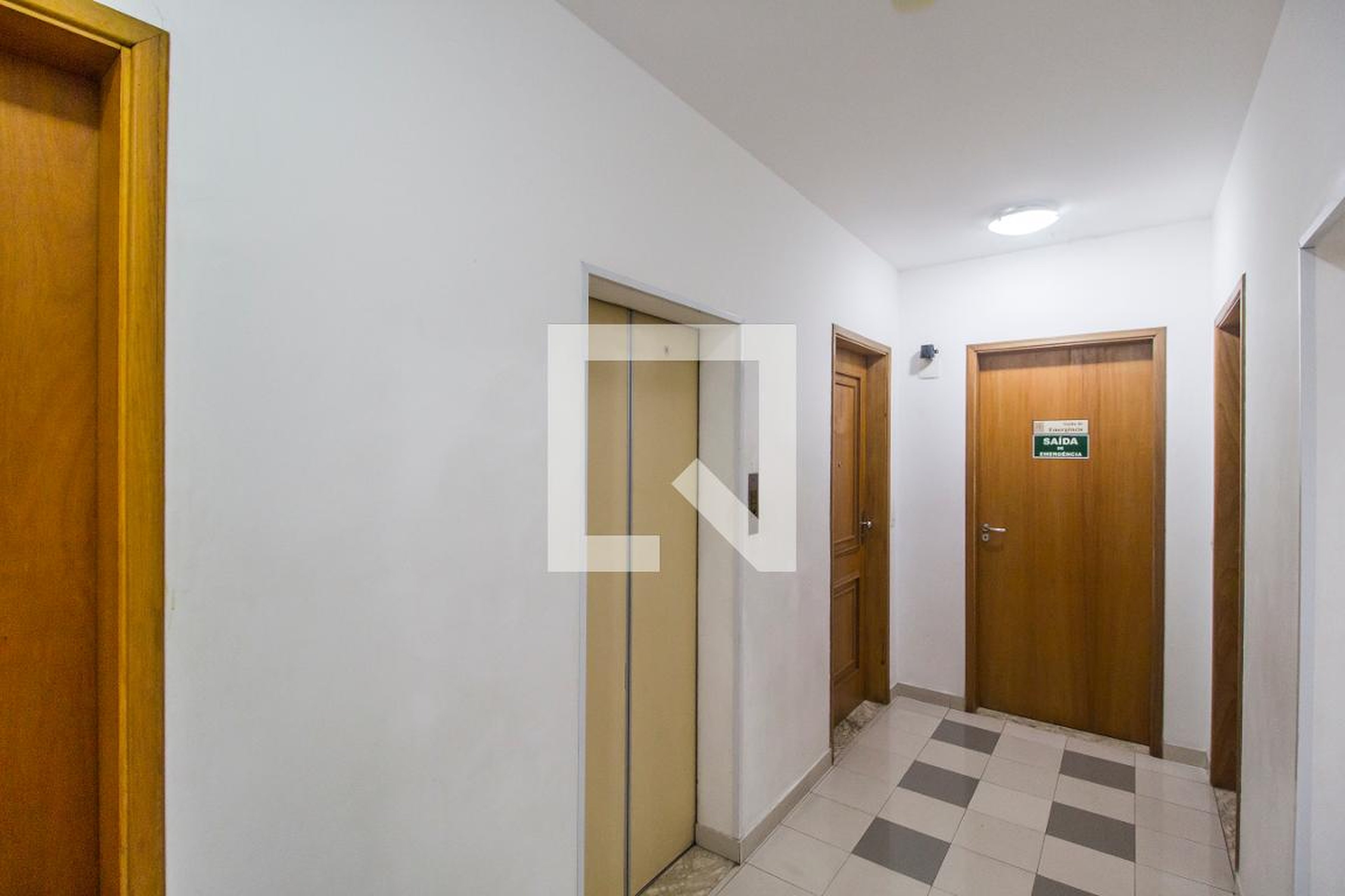 Entrada Condomínio em Alameda Ubatuba, 584