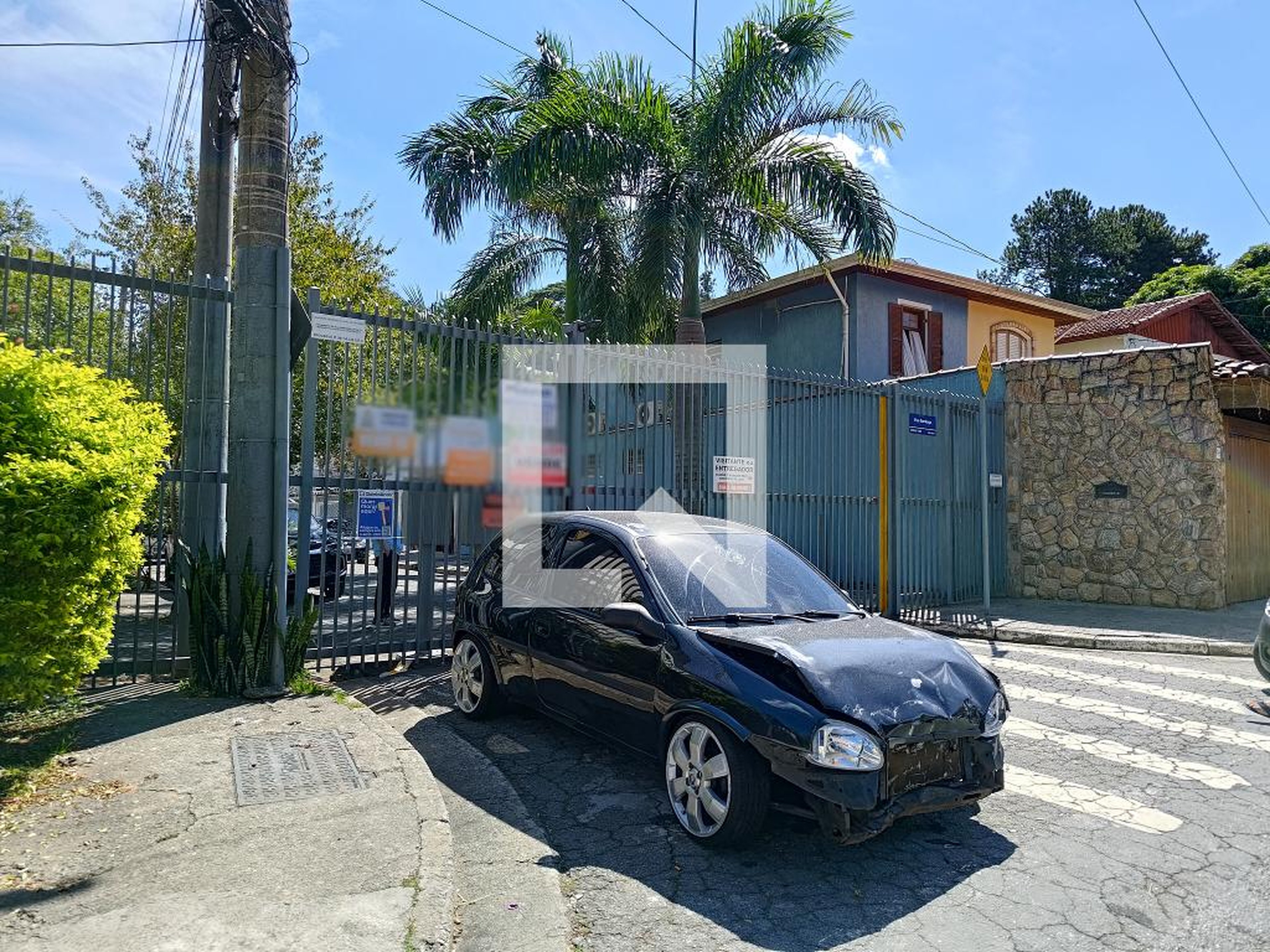 Fachada Condomínio em Rua Ibertioga, 52