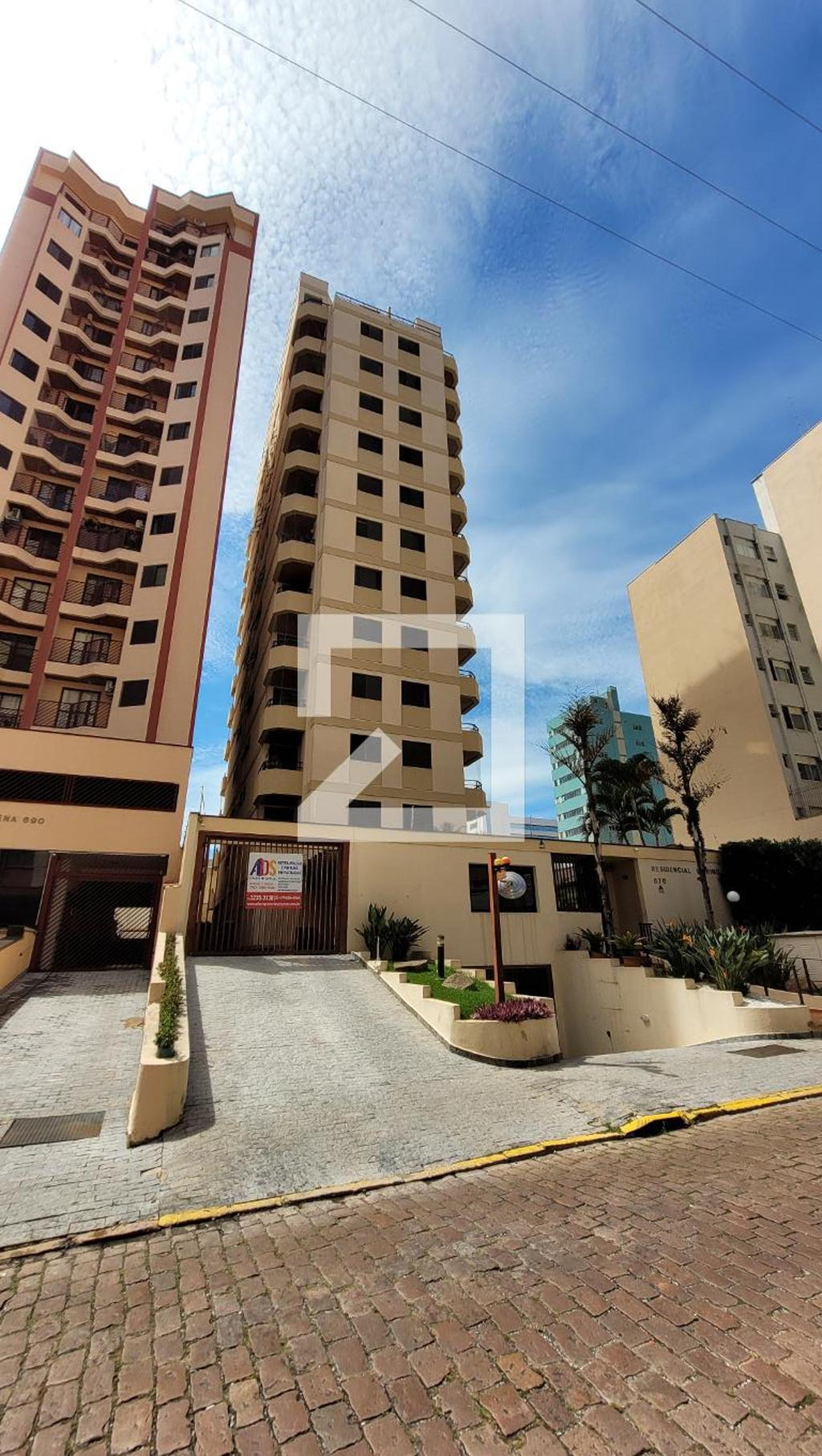 Fachada Condomínio em Rua Doutor Quirino, 676
