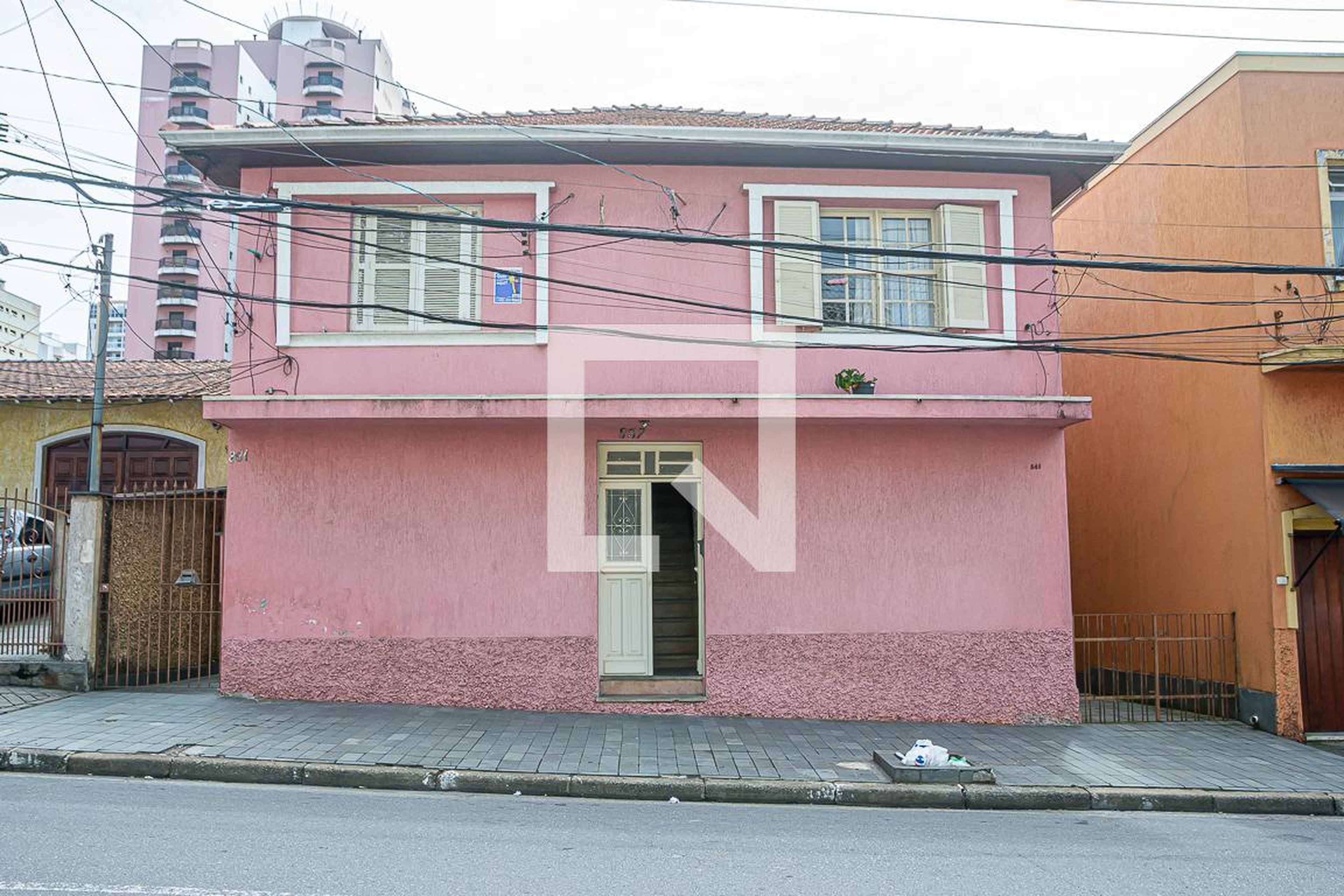 Fachada do Prédio Condomínio em Rua Américo Brasiliense, 837