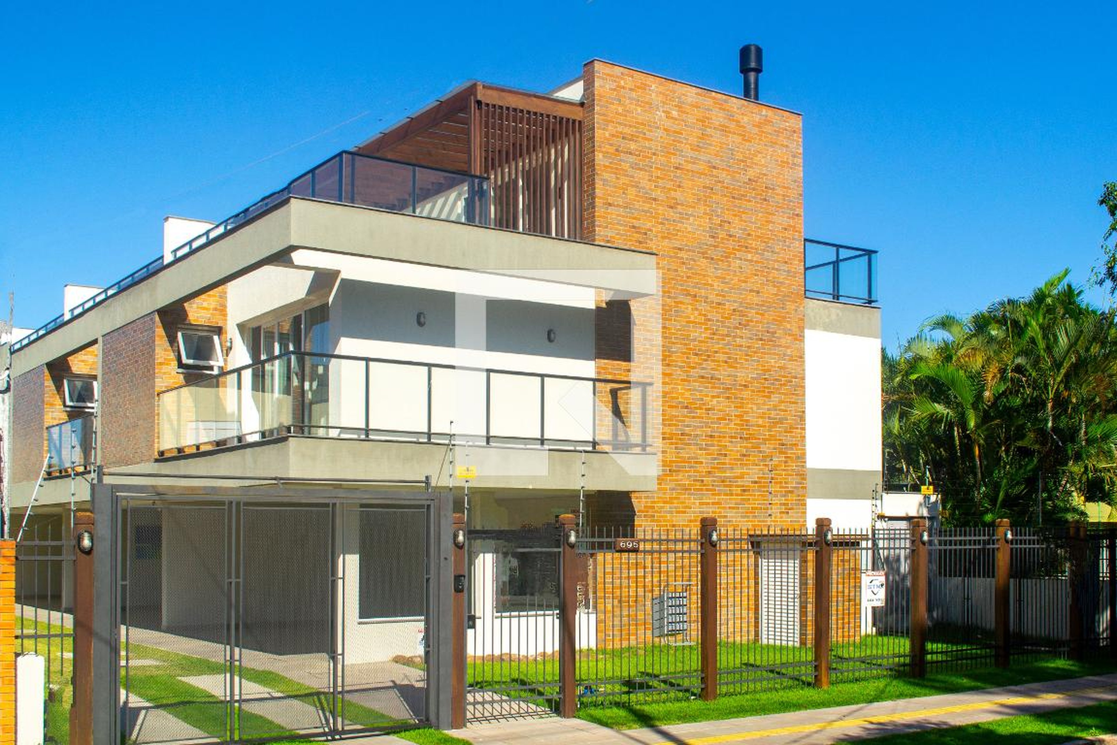 Fachada Condomínio em Avenida Pereira Passos, 695