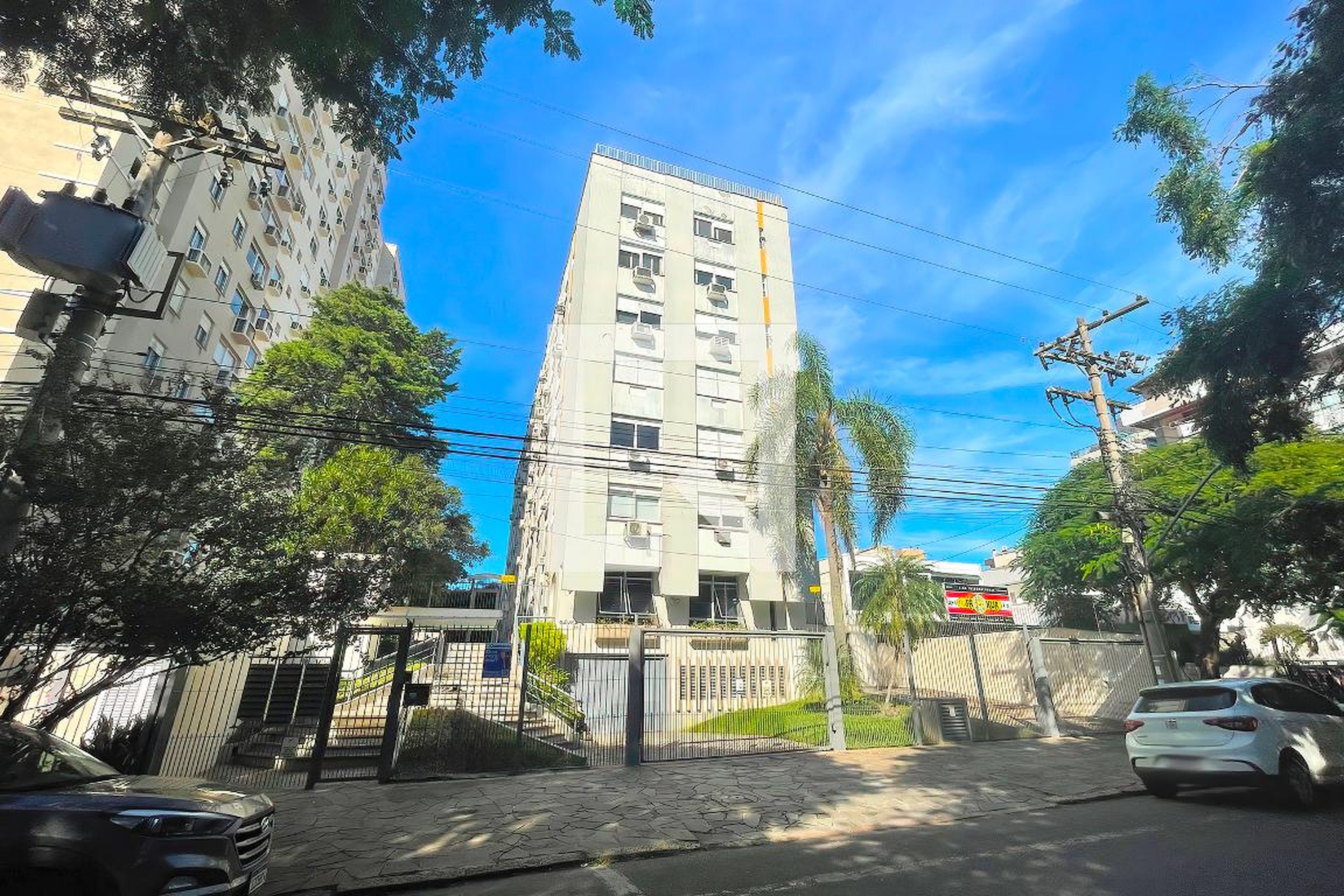 Fachada Condomínio em Rua Coronel Corte Real, 122