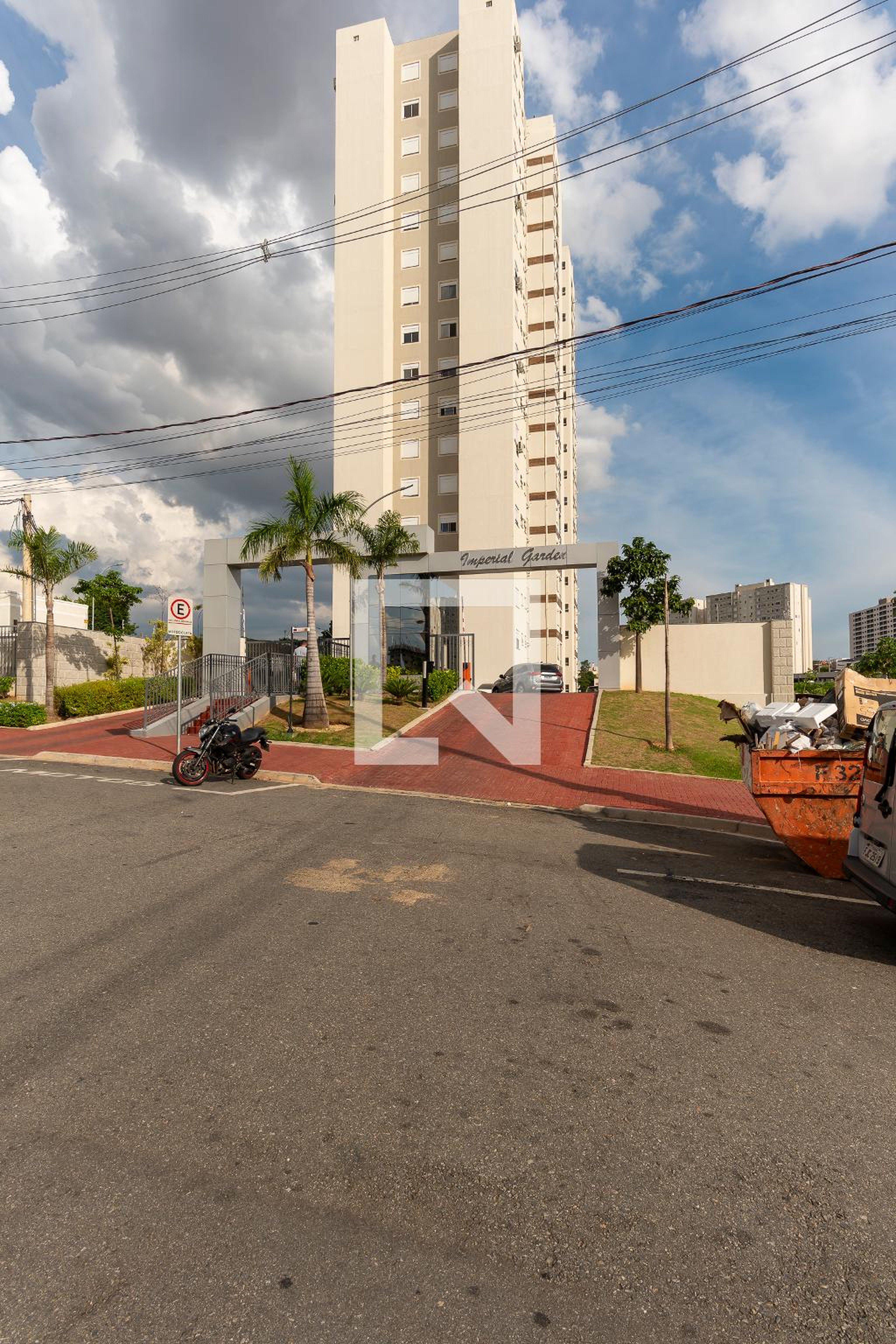 Fachada do Condomínio Condomínio em Rua Campos do Jordão, 2