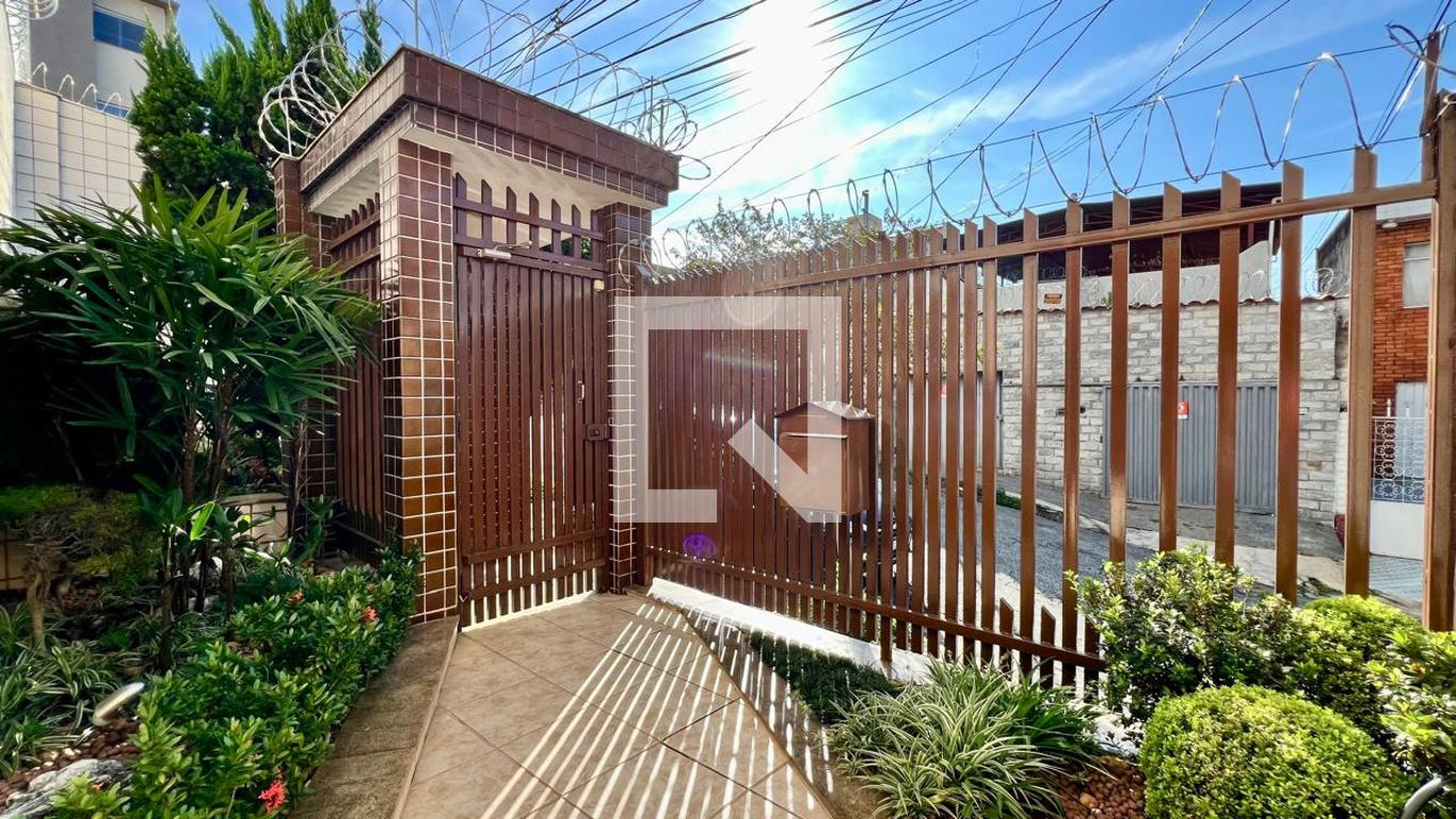 Fachada Condomínio em Rua Gararu, 307