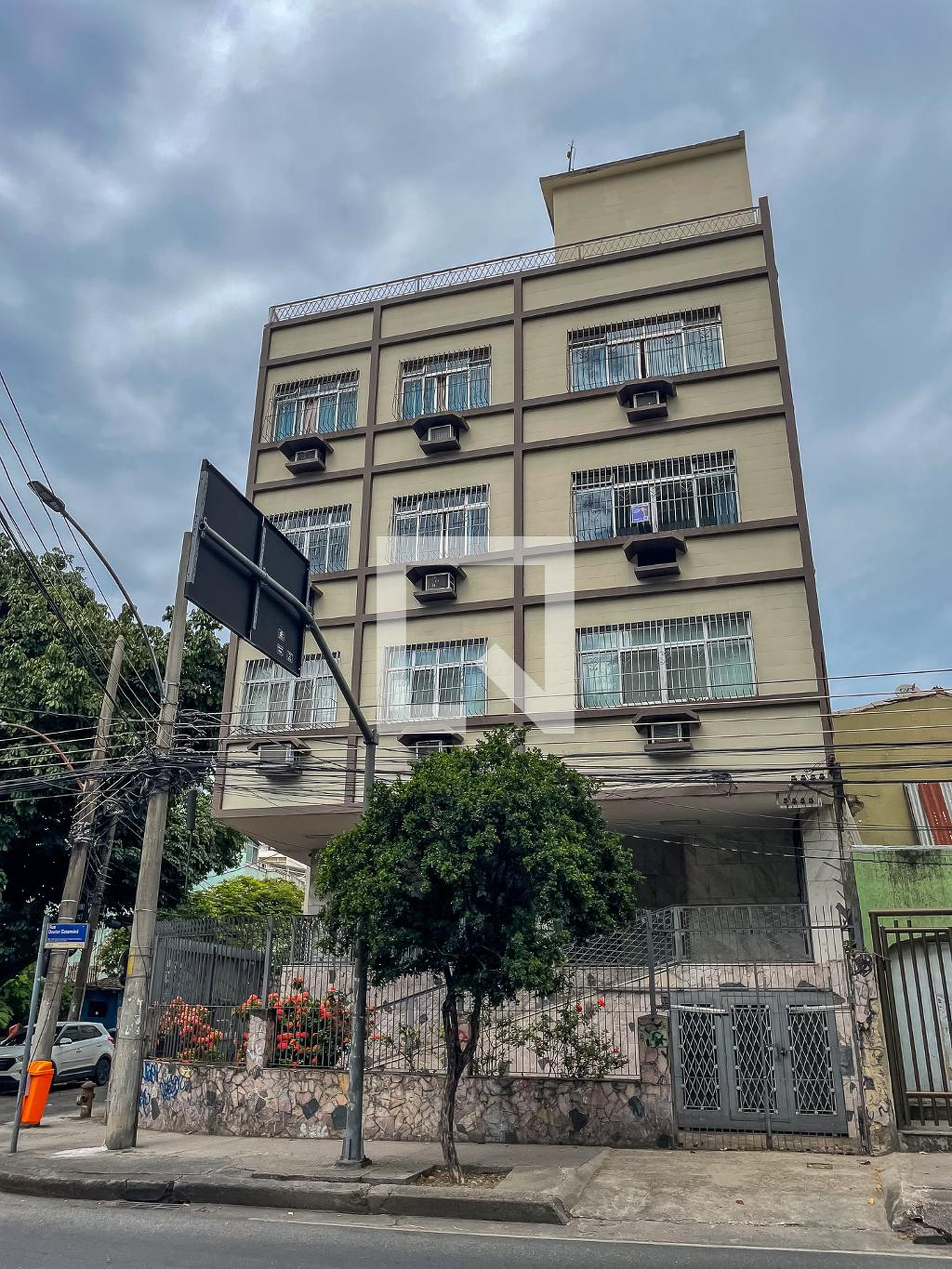 Fachada Condomínio em Rua Doutor Satamini, 260