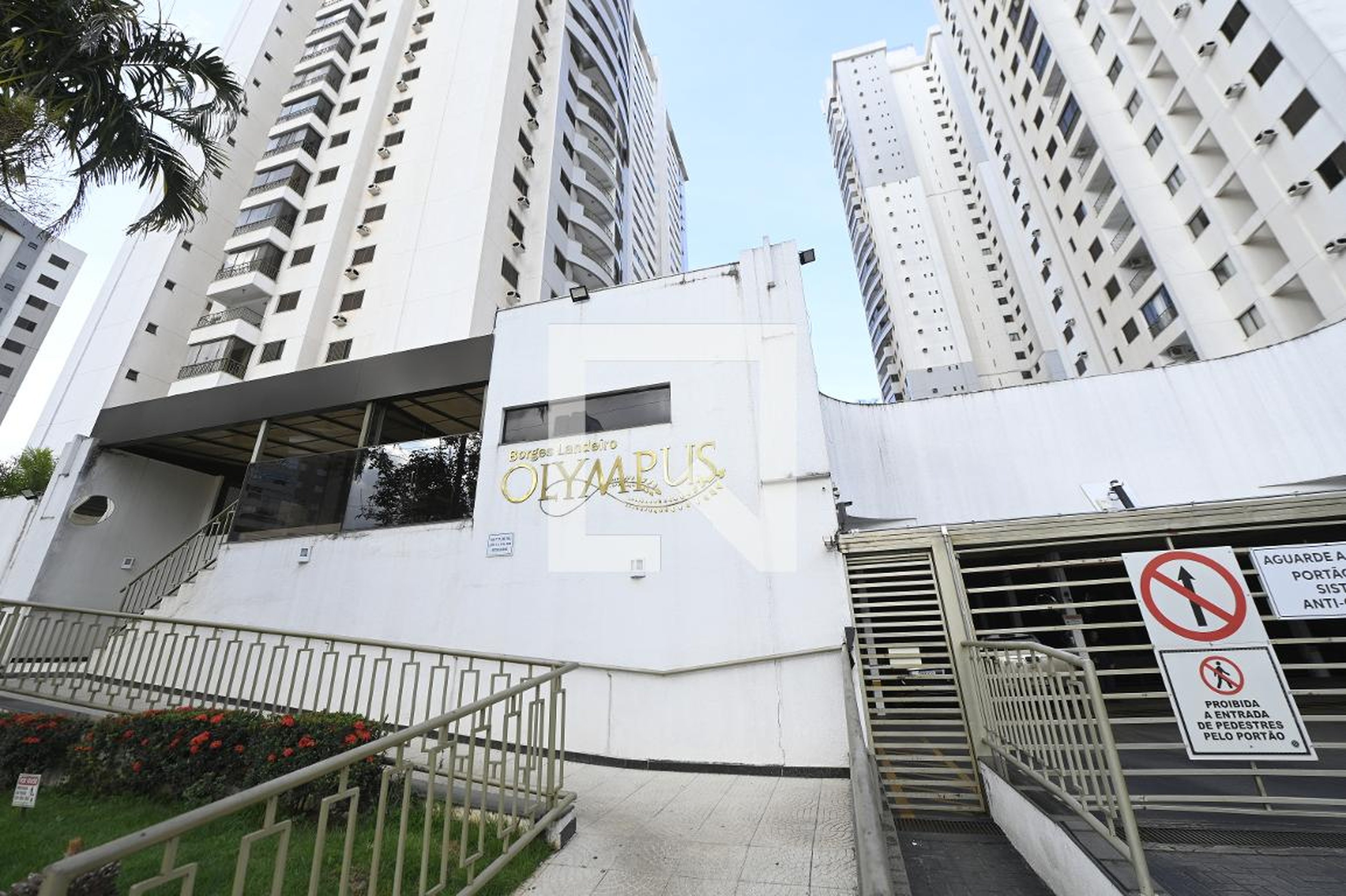 Fachada Condomínio em Rua S, 166