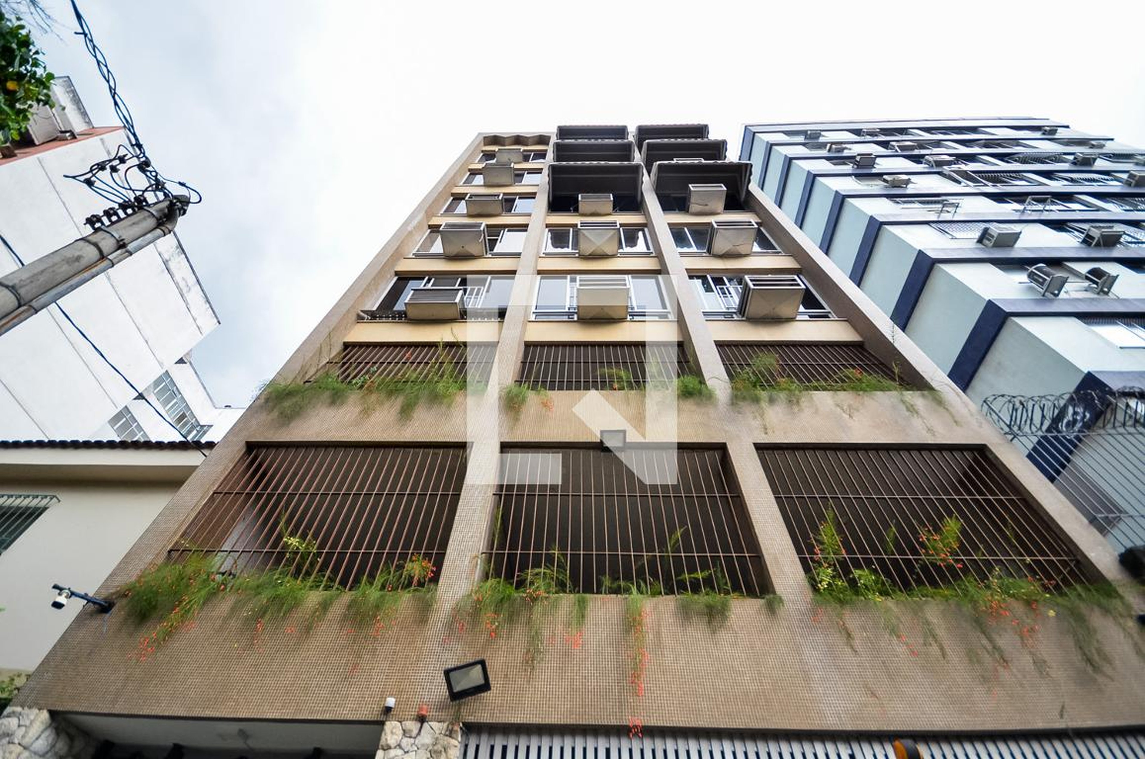 Fachada Condomínio em Rua Luiz Guimarães, 56