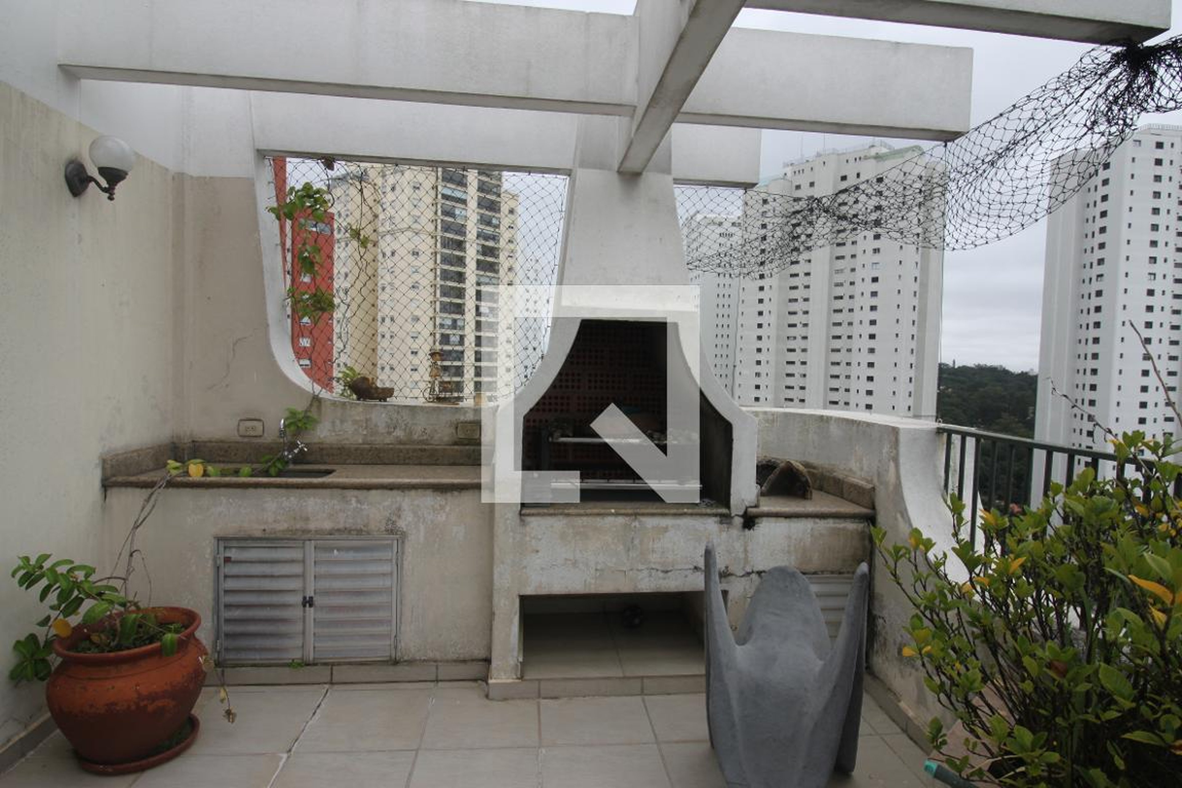 Churrasqueira - Jardim Mediterrâneo