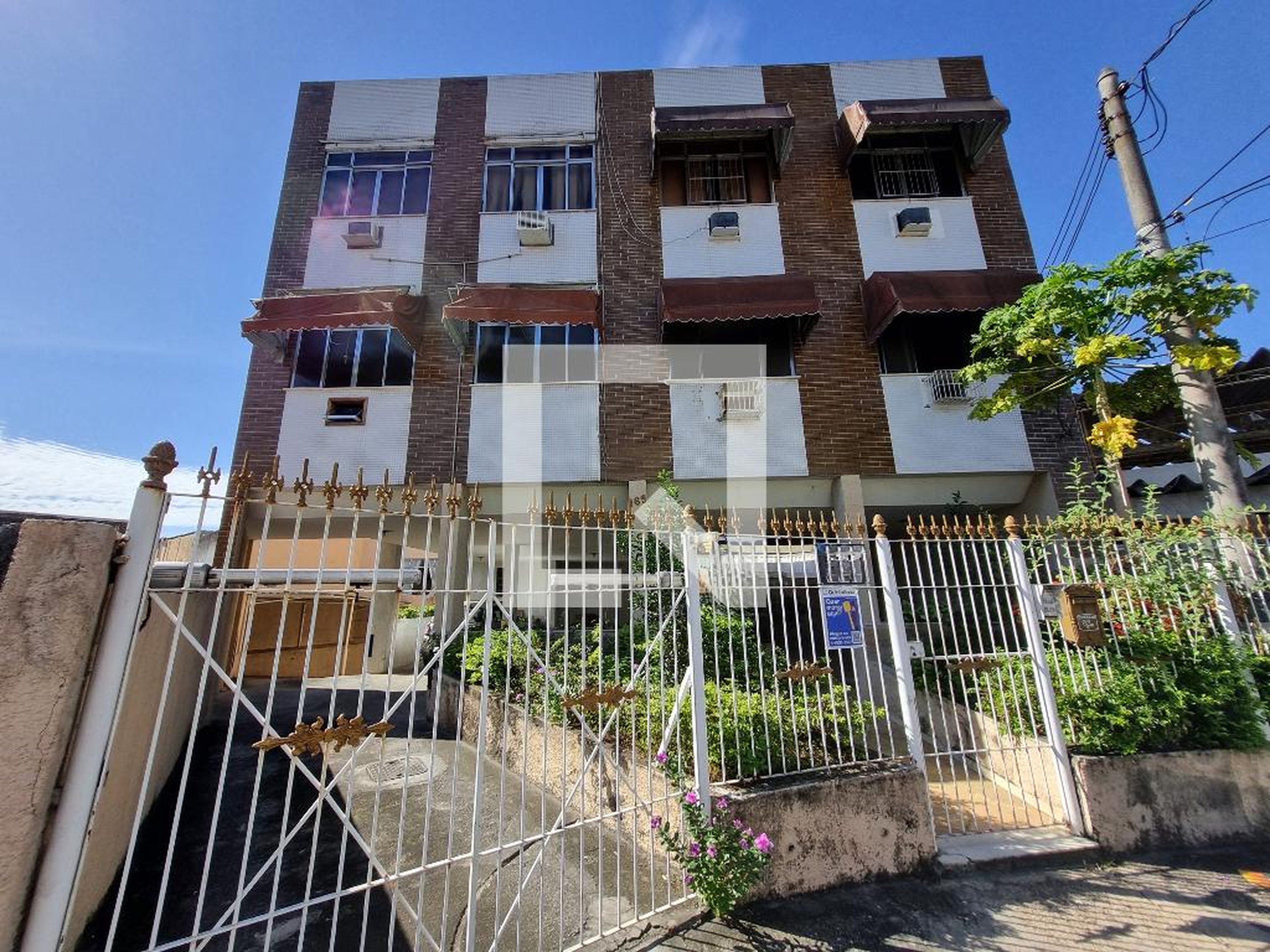 Fachada Condomínio em Rua Professor Sá Nunes, 165