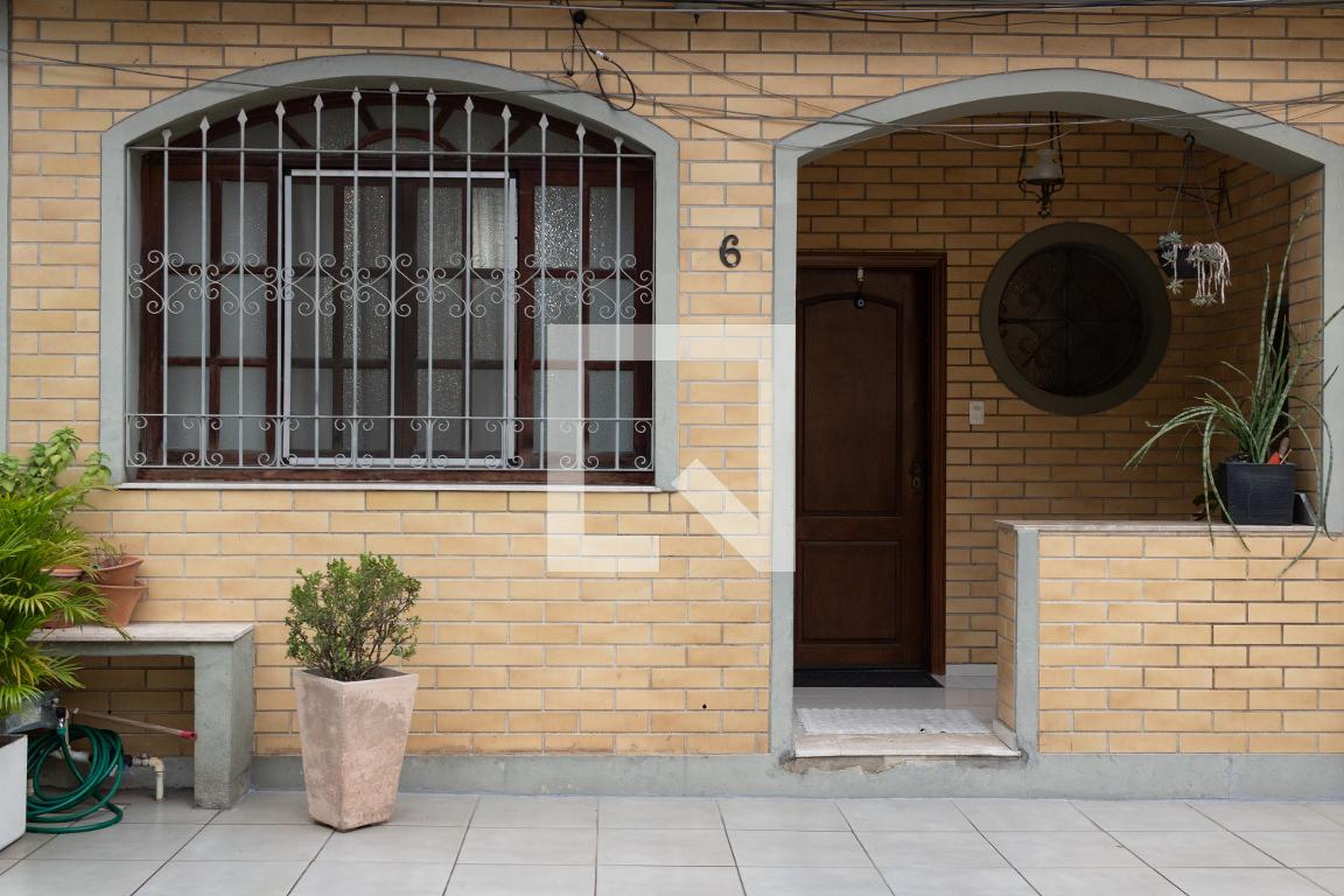 Fachada Condomínio em Rua Teodoro da Silva, 537