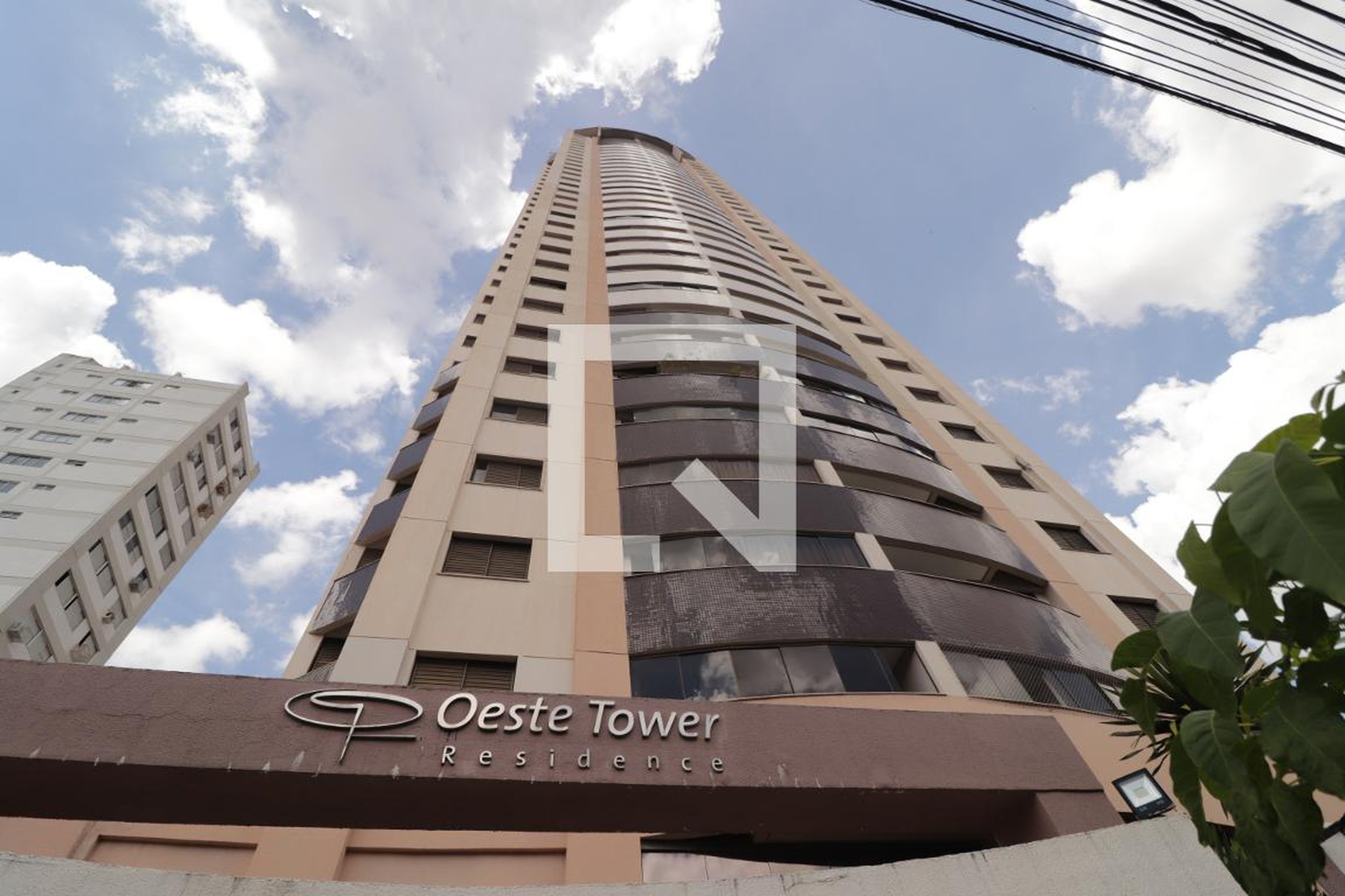 Fachada do Prédio Condomínio Oeste Tower Residence