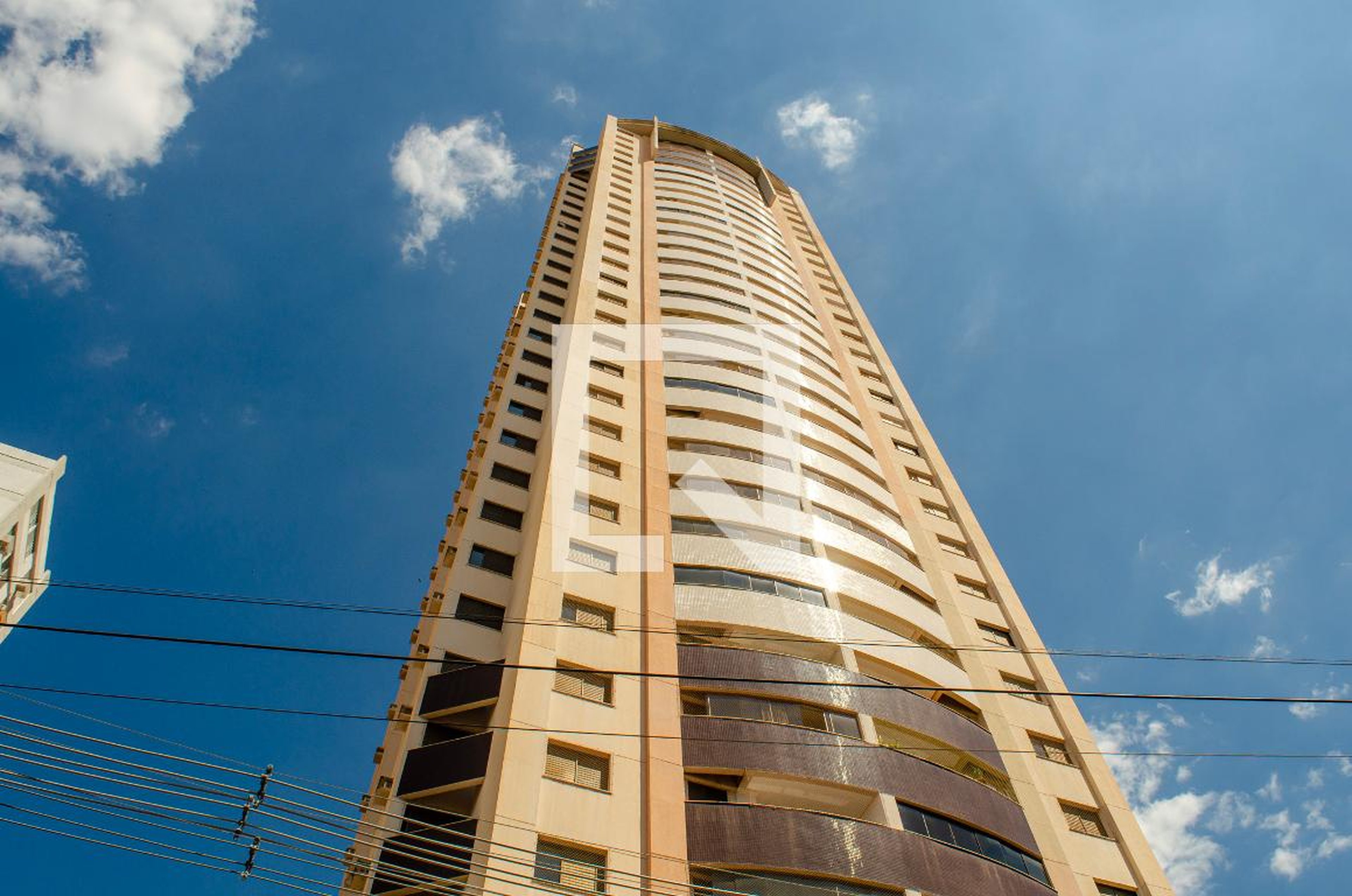 Fachada Condomínio Oeste Tower Residence