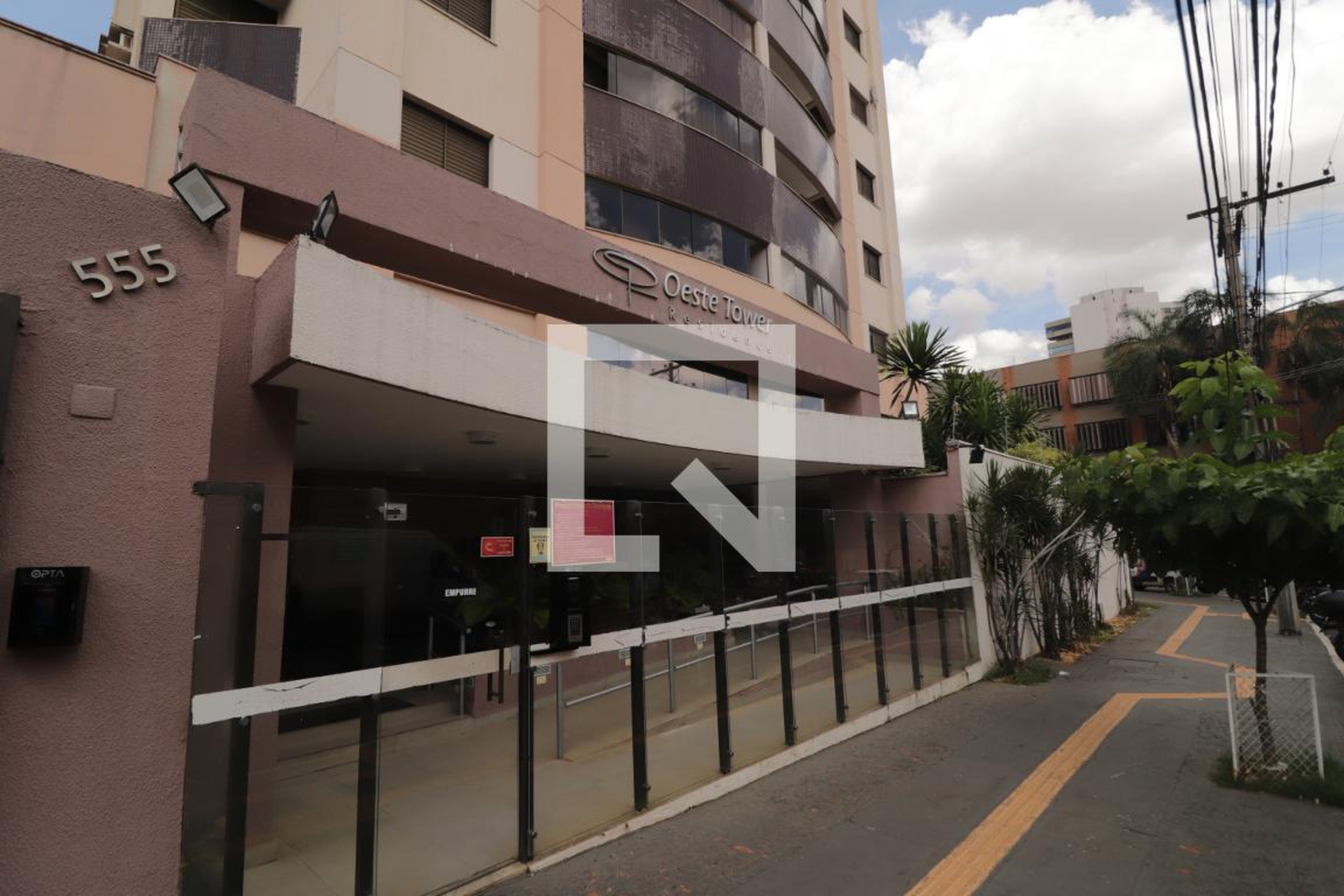 Fachada Condomínio Oeste Tower Residence