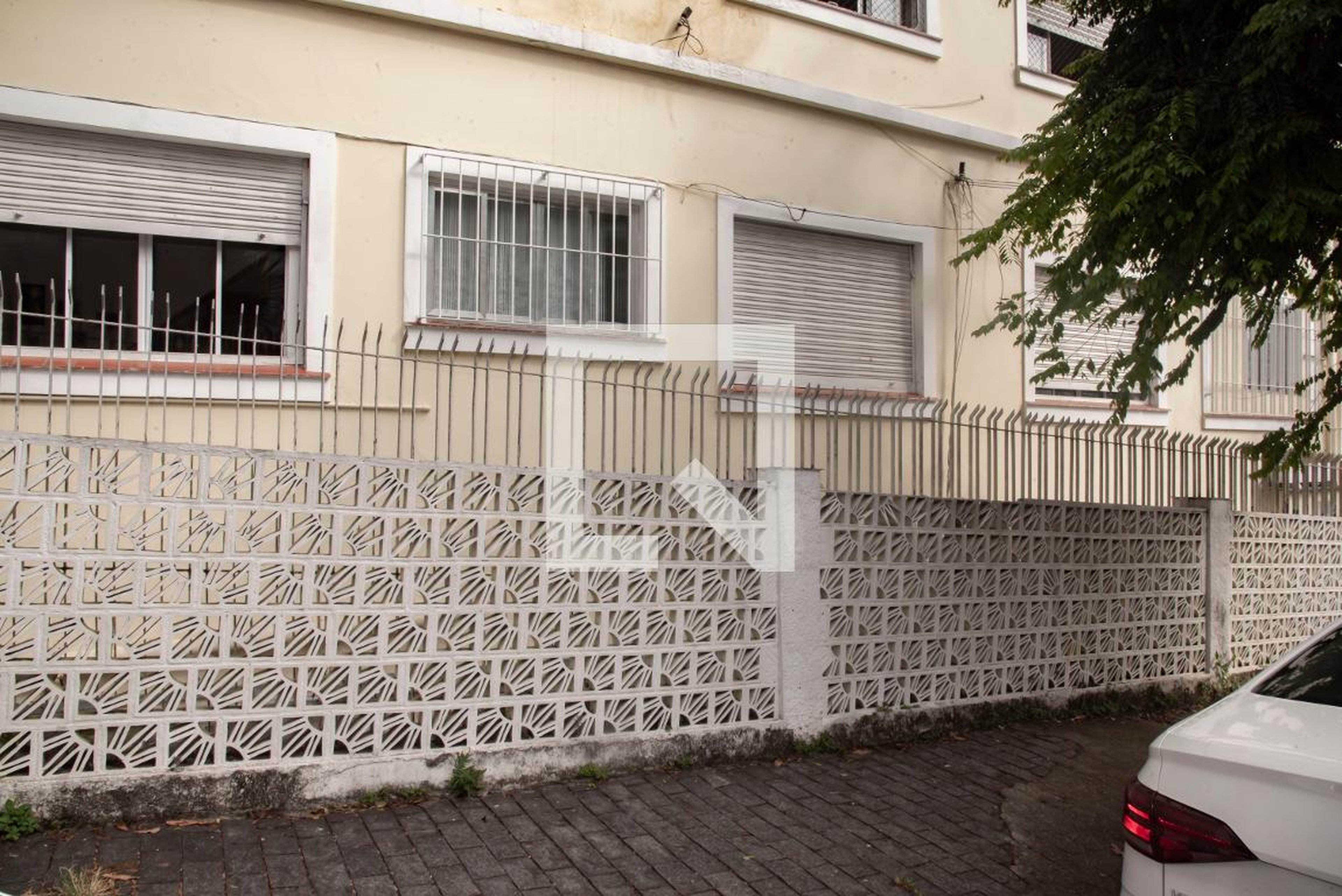 Fachada Condomínio em Rua das Hortênsias, 259