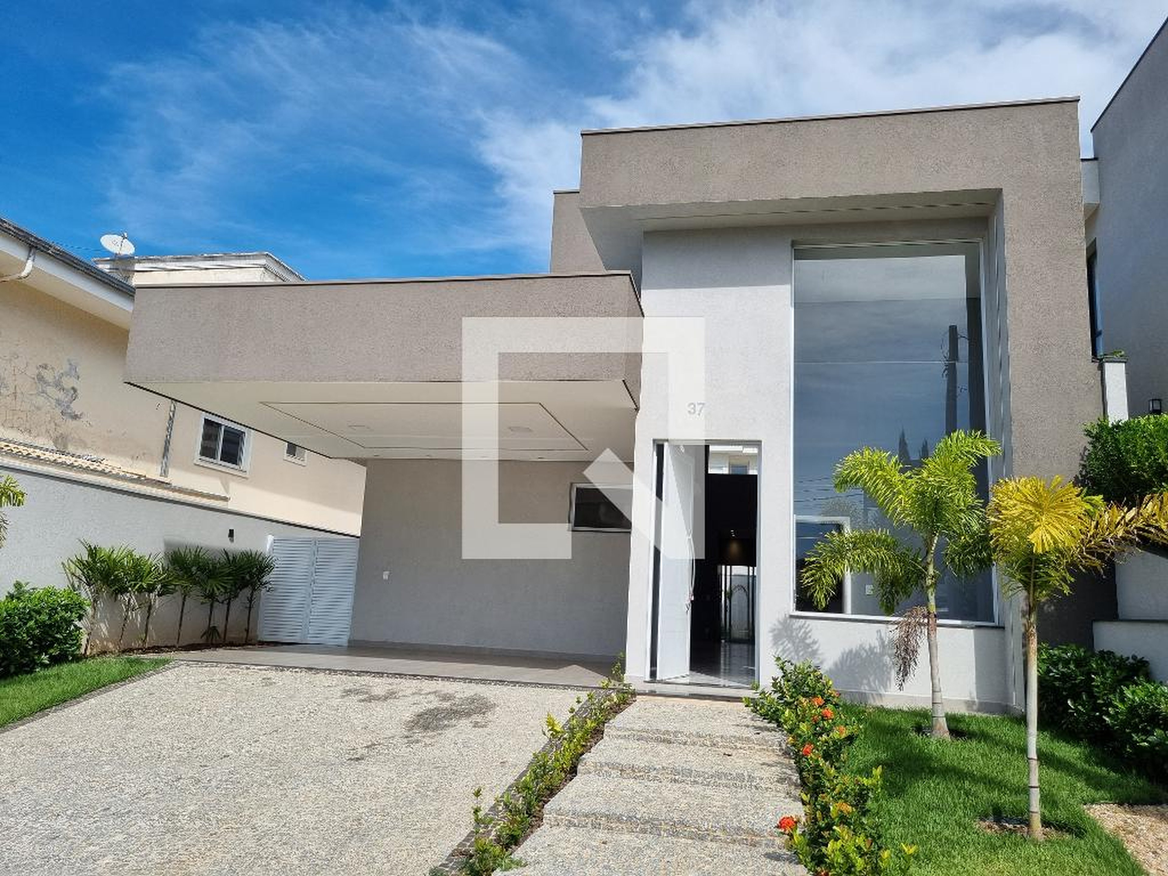 Fachada Condomínio em Avenida Henrique Vicentin, 37