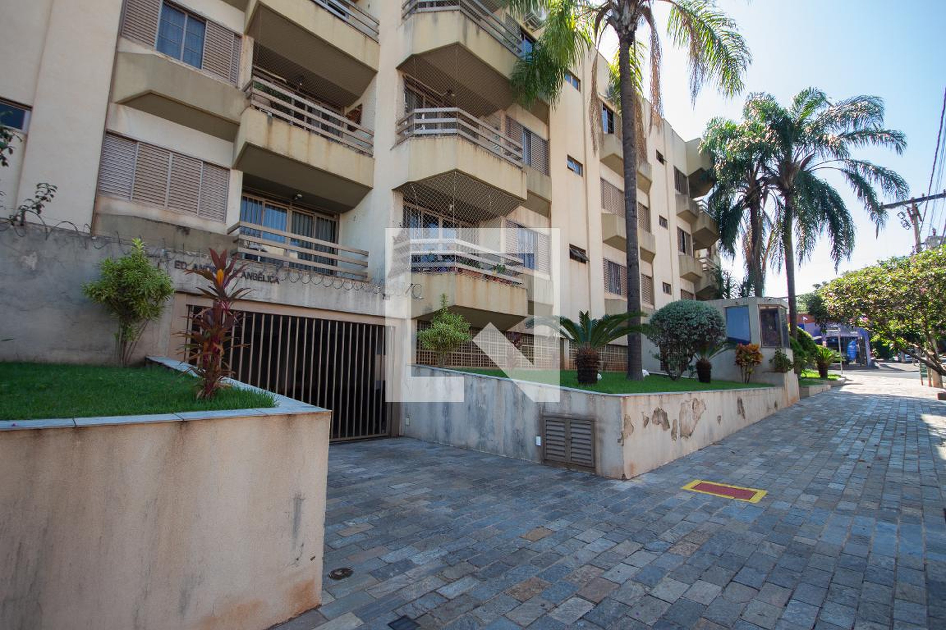 Fachada do condomínio Condomínio Andréa e Angélica