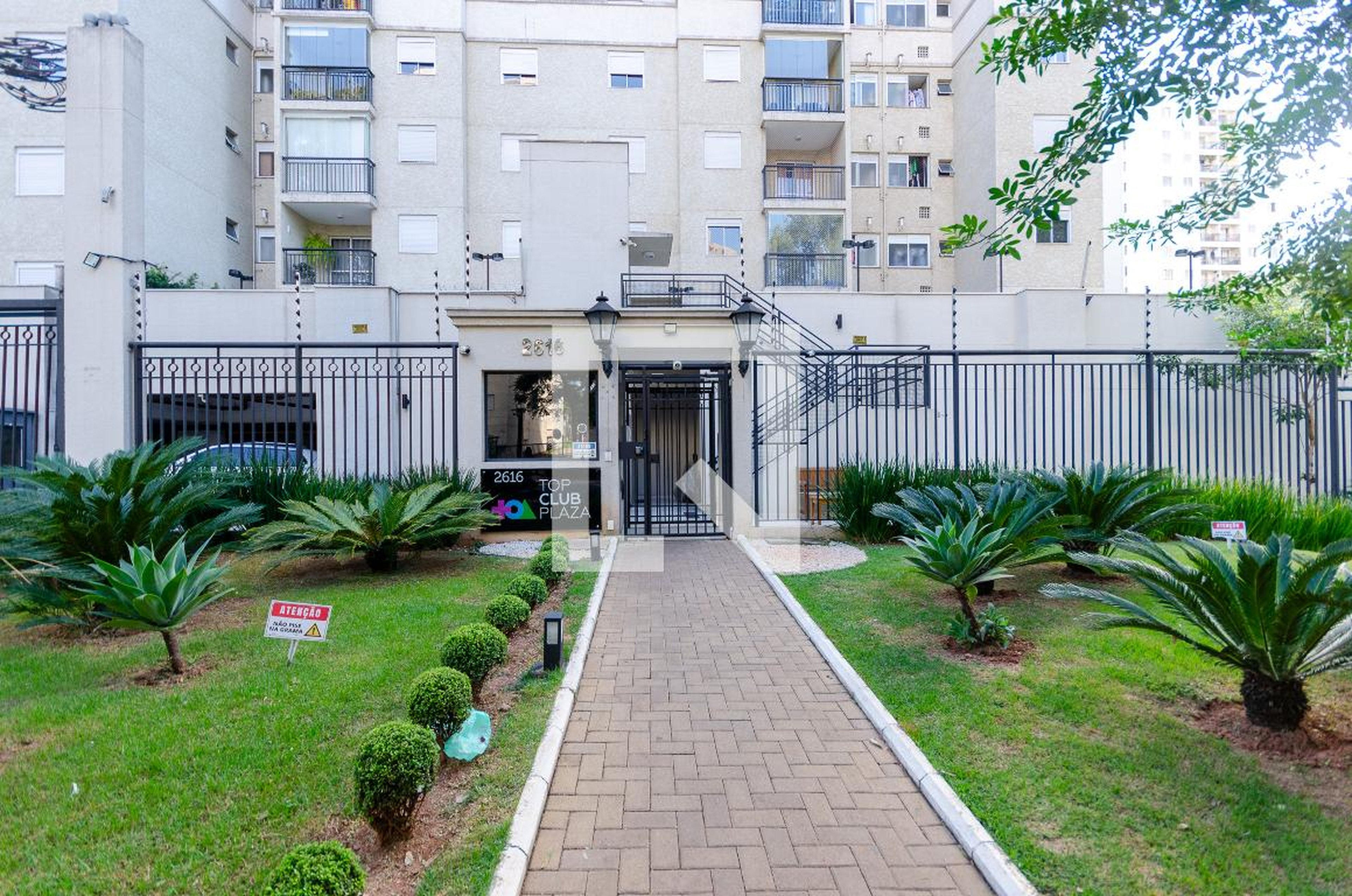 Fachada Condomínio em Rua Eugênio Lorenzetti, 2616