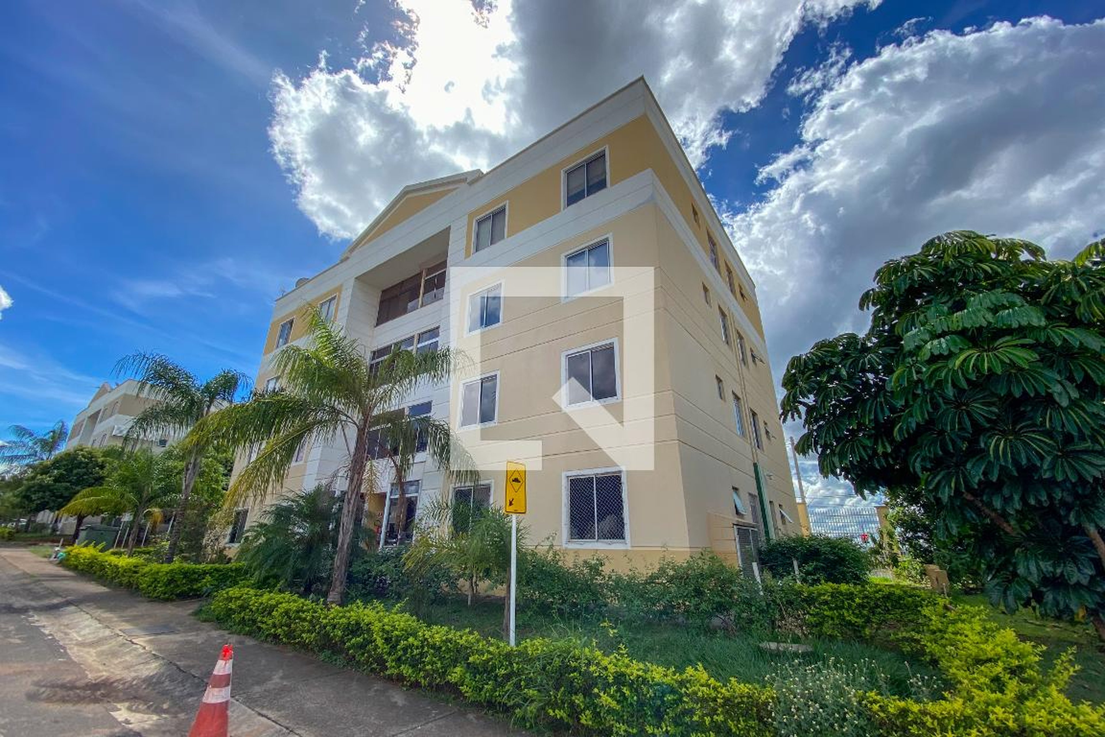 Fachada Condomínio em Rua L, 15