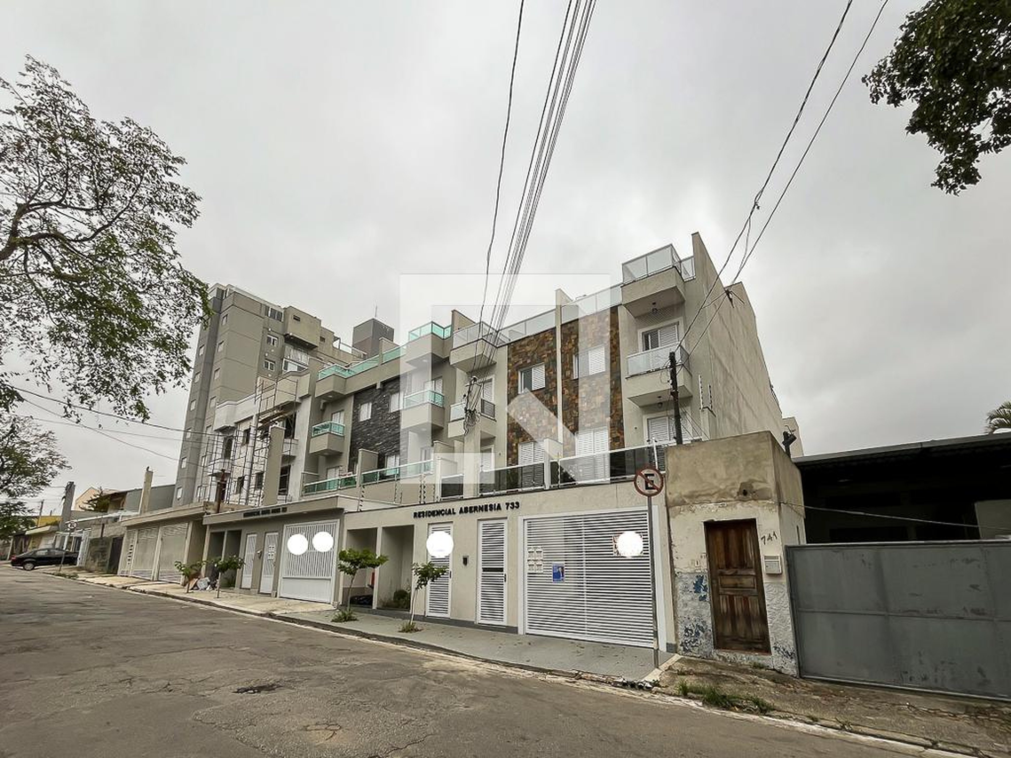 Fachada Condomínio em Rua Abernesia, 733
