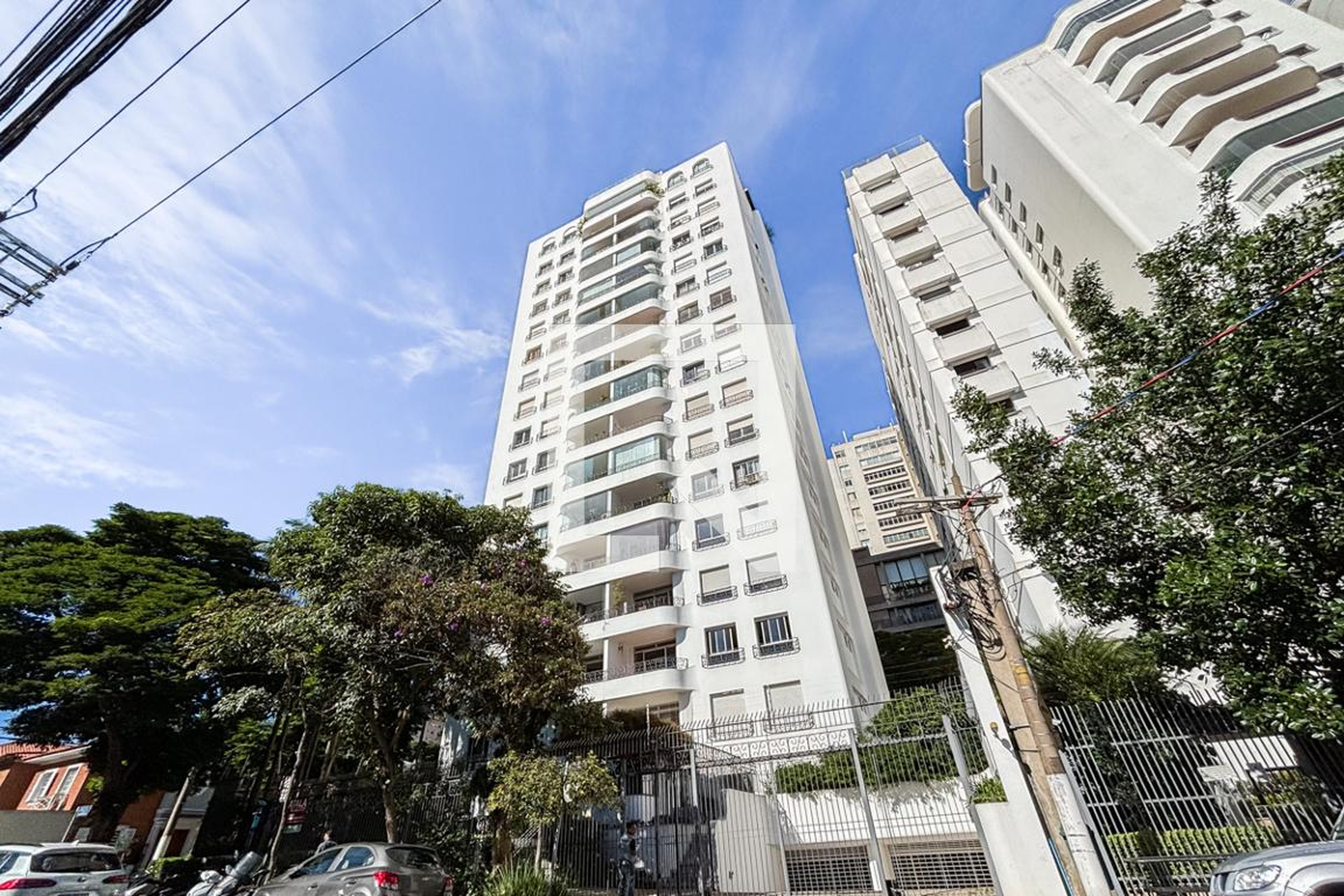 Fachada Condomínio em Rua Domingos Fernandes Nobre, 617