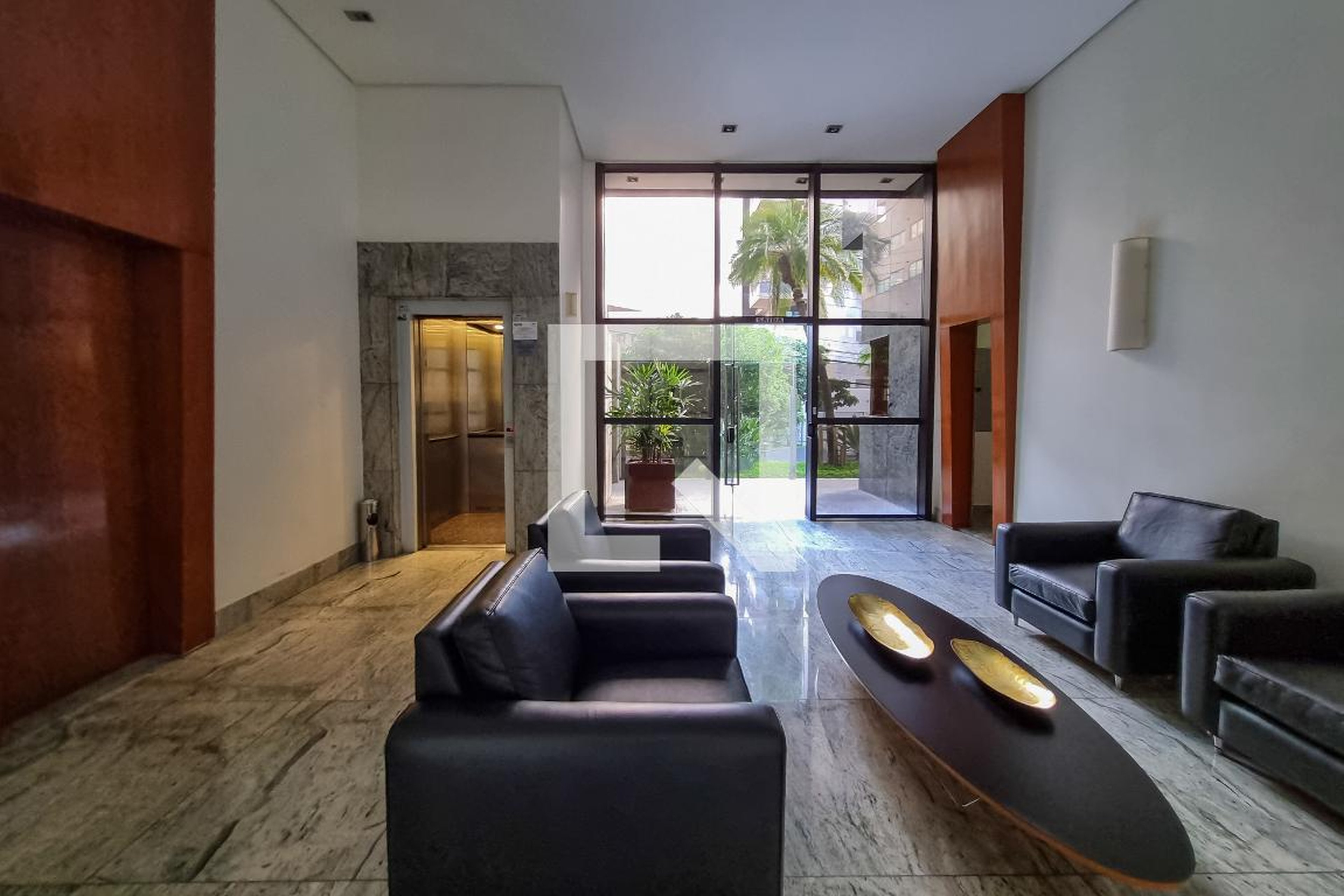 Hall de entrada Condomínio em Rua Pium-Í, 1537