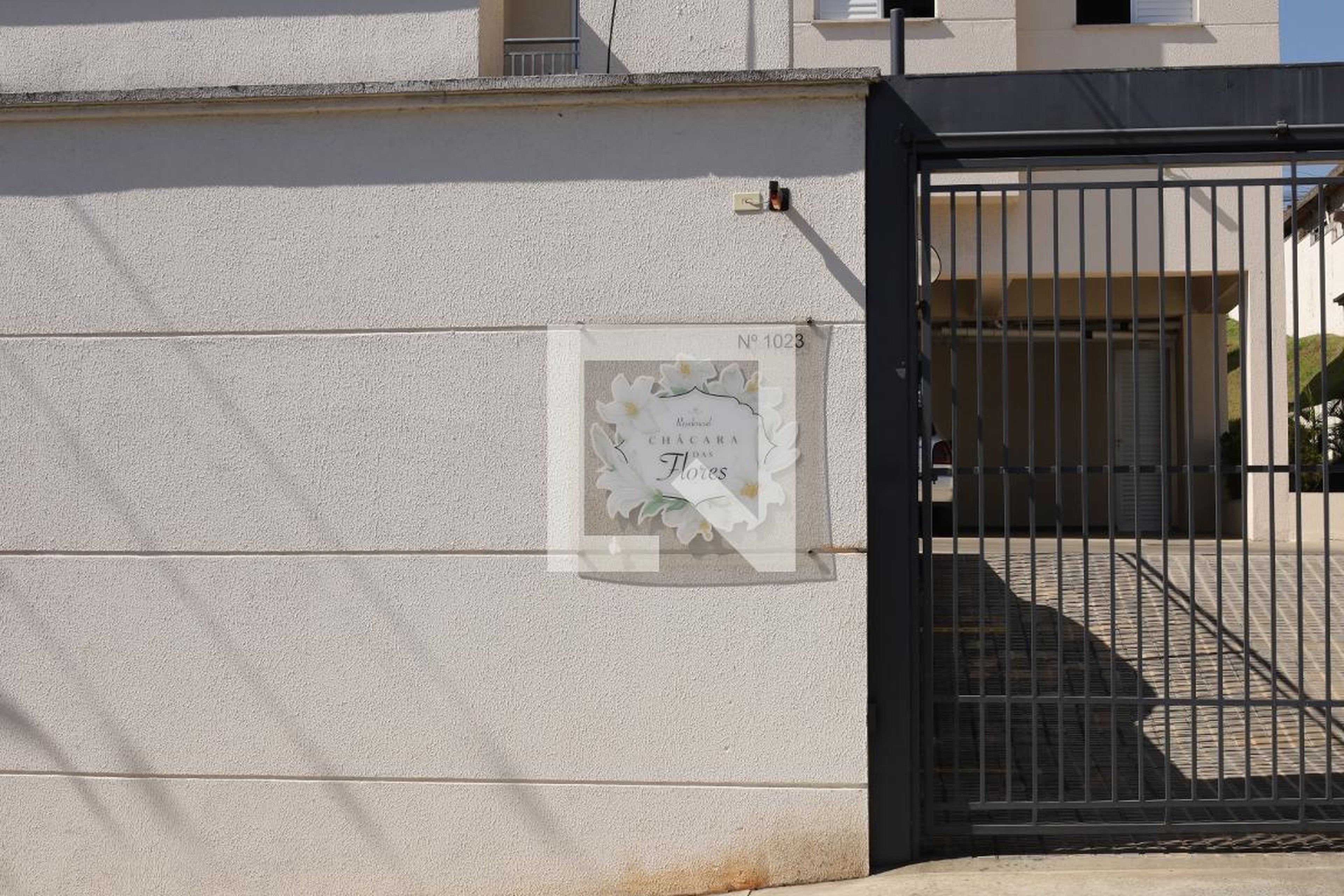 Fachada do condomínio Condomínio Chácara das Flores