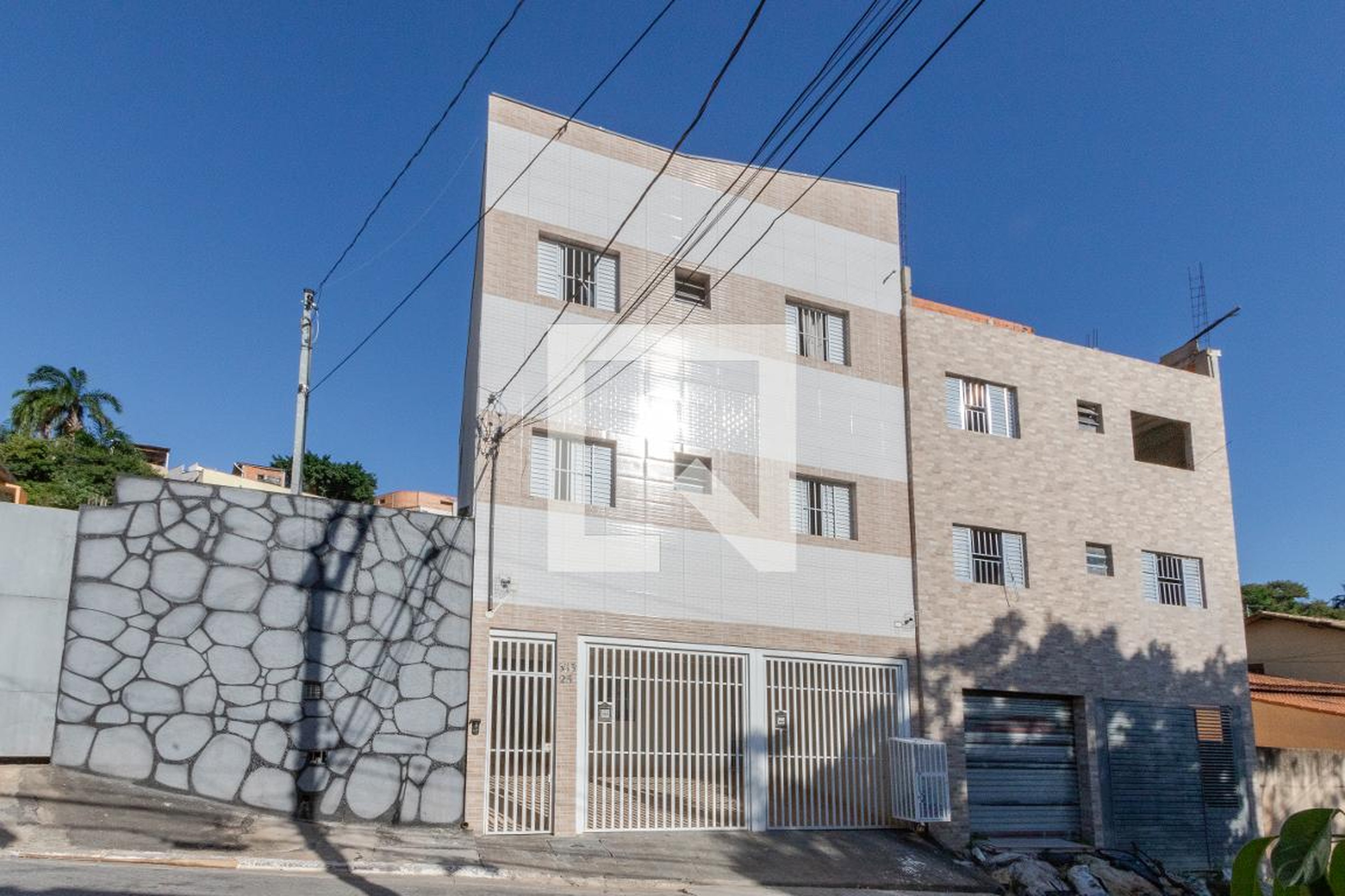 Fachada Condomínio em Rua Tenente Isaías Branco de Araújo, 585