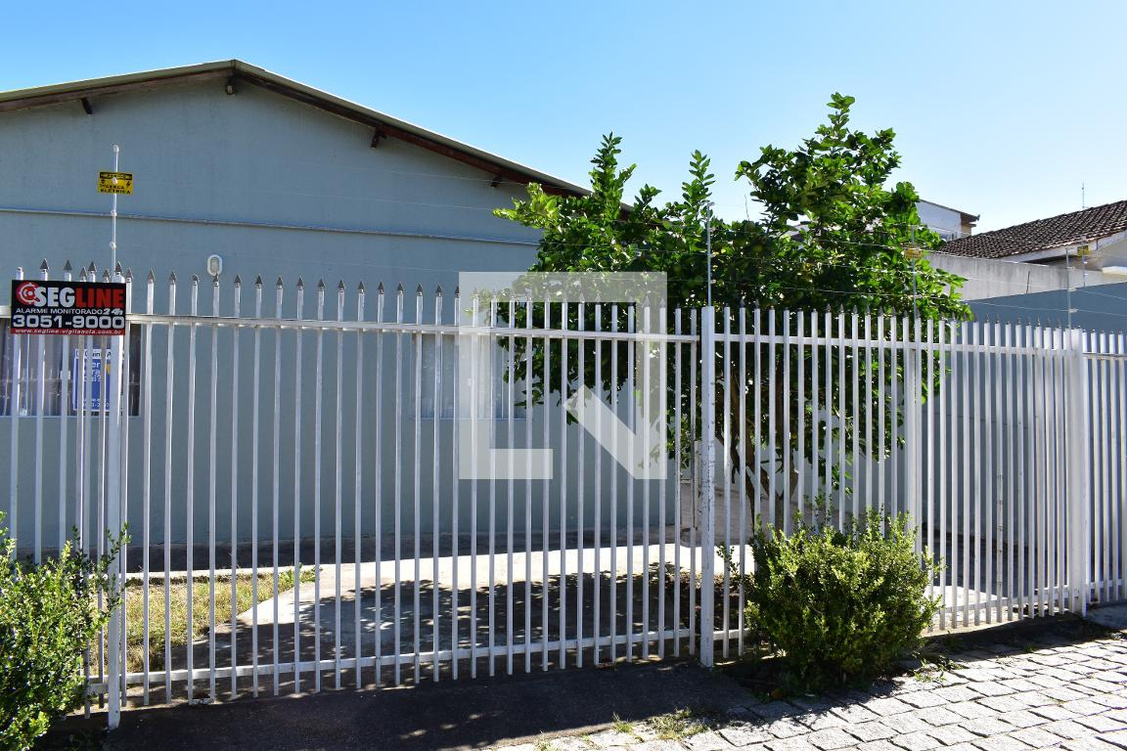 Fachada Condomínio em Rua Alferes Poli, 3240