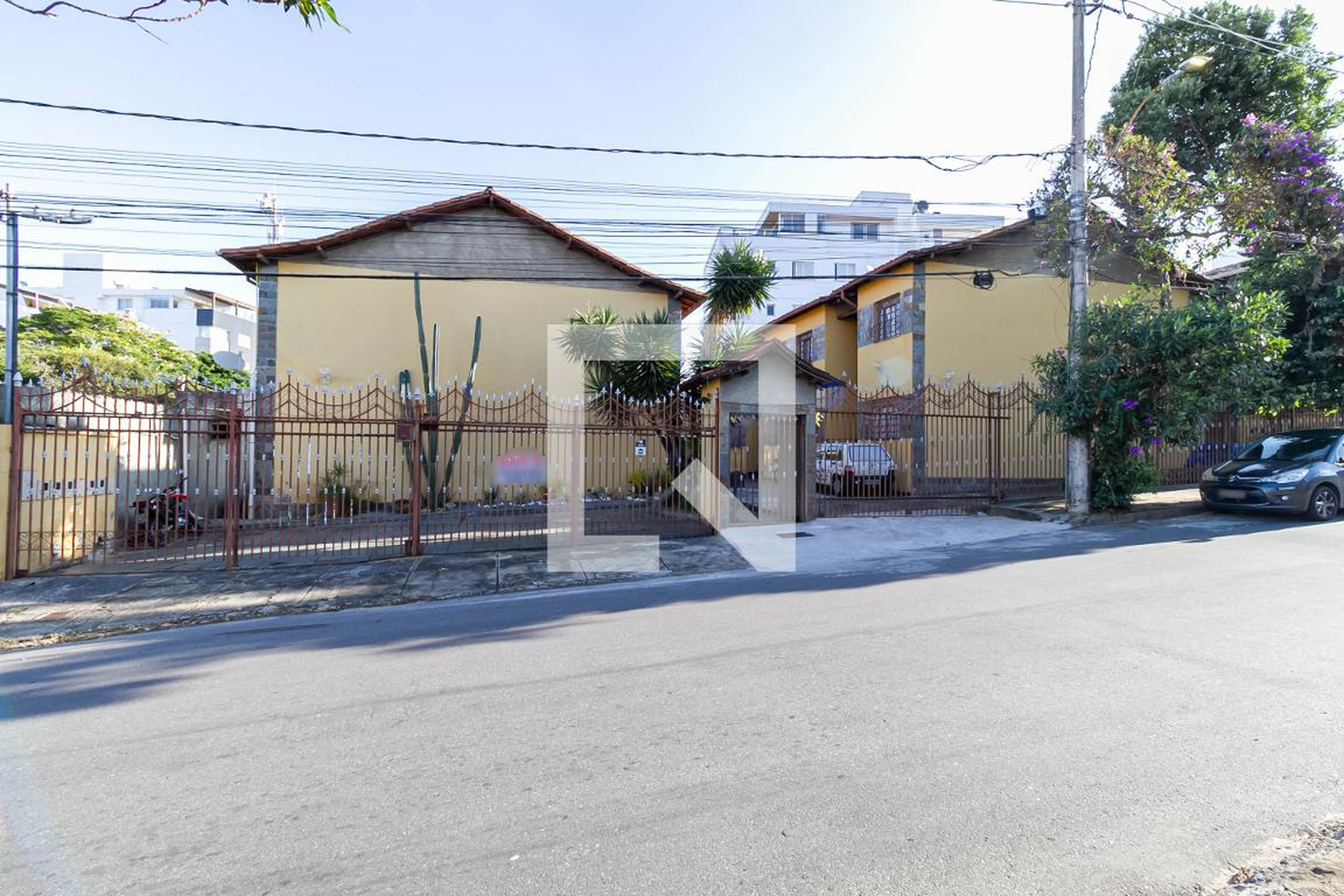 Fachada Condomínio em Rua Ministro Ivan Lins, 245